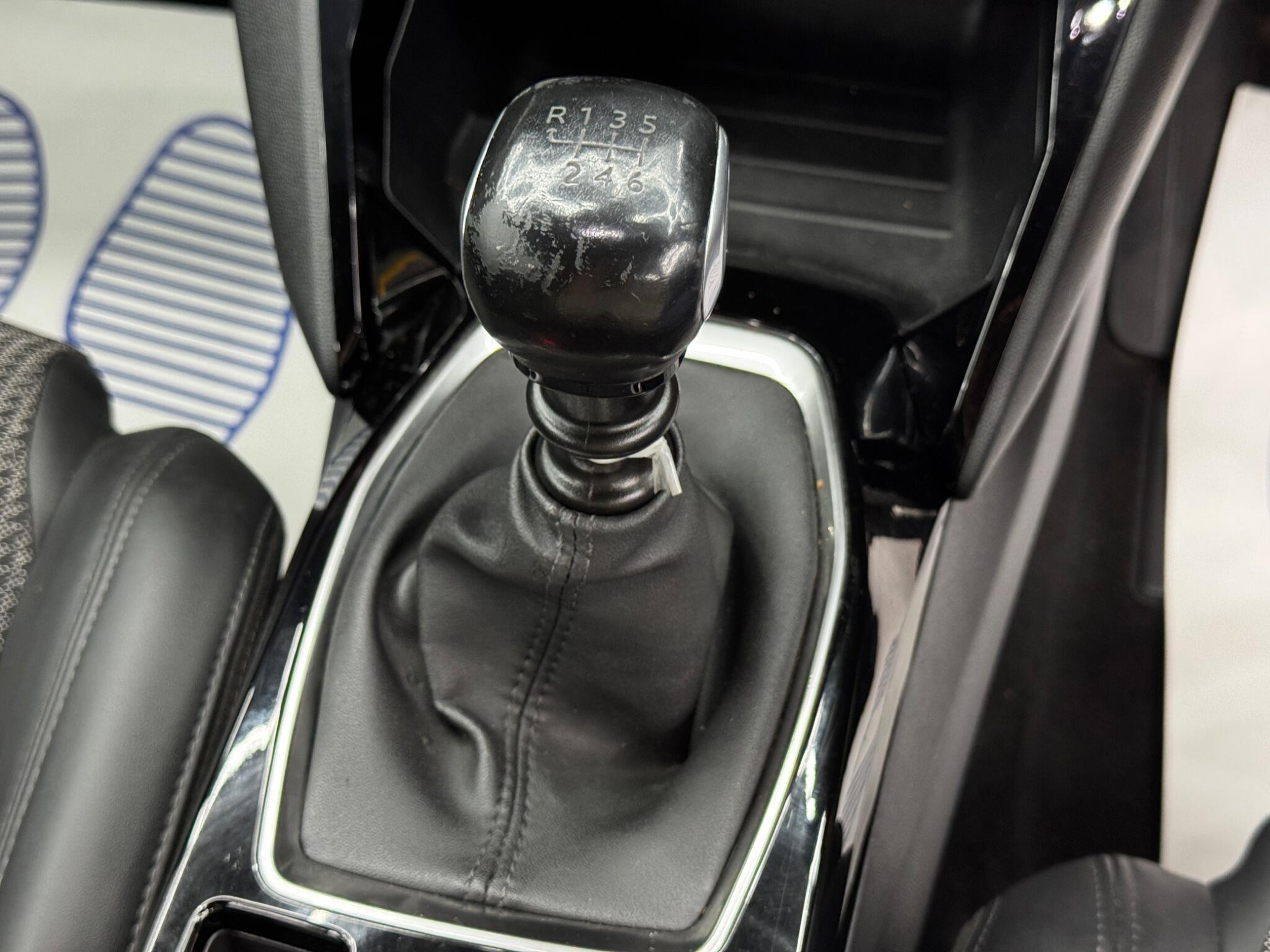 Peugeot 208 view 26
