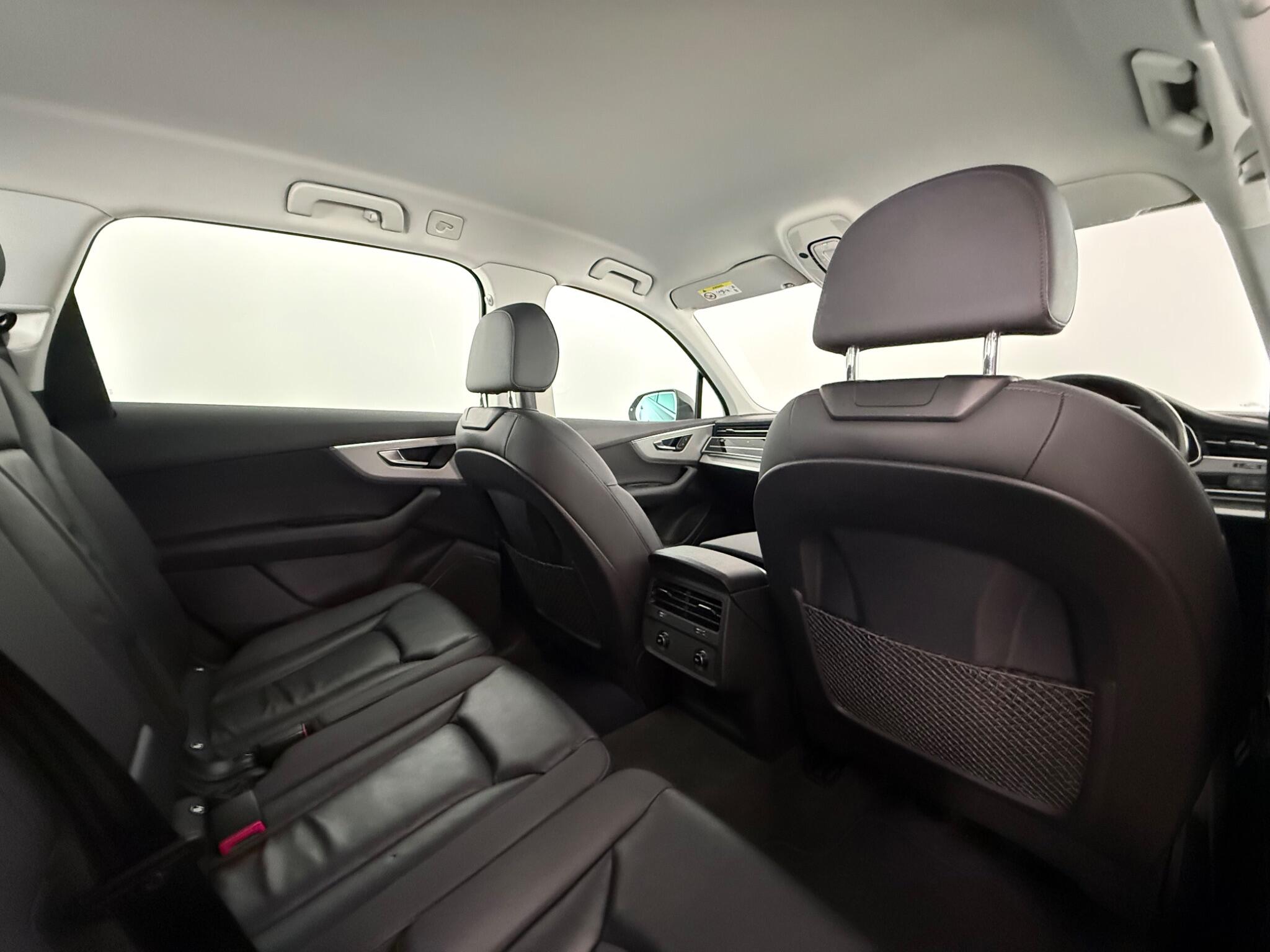Audi Q7 view 35
