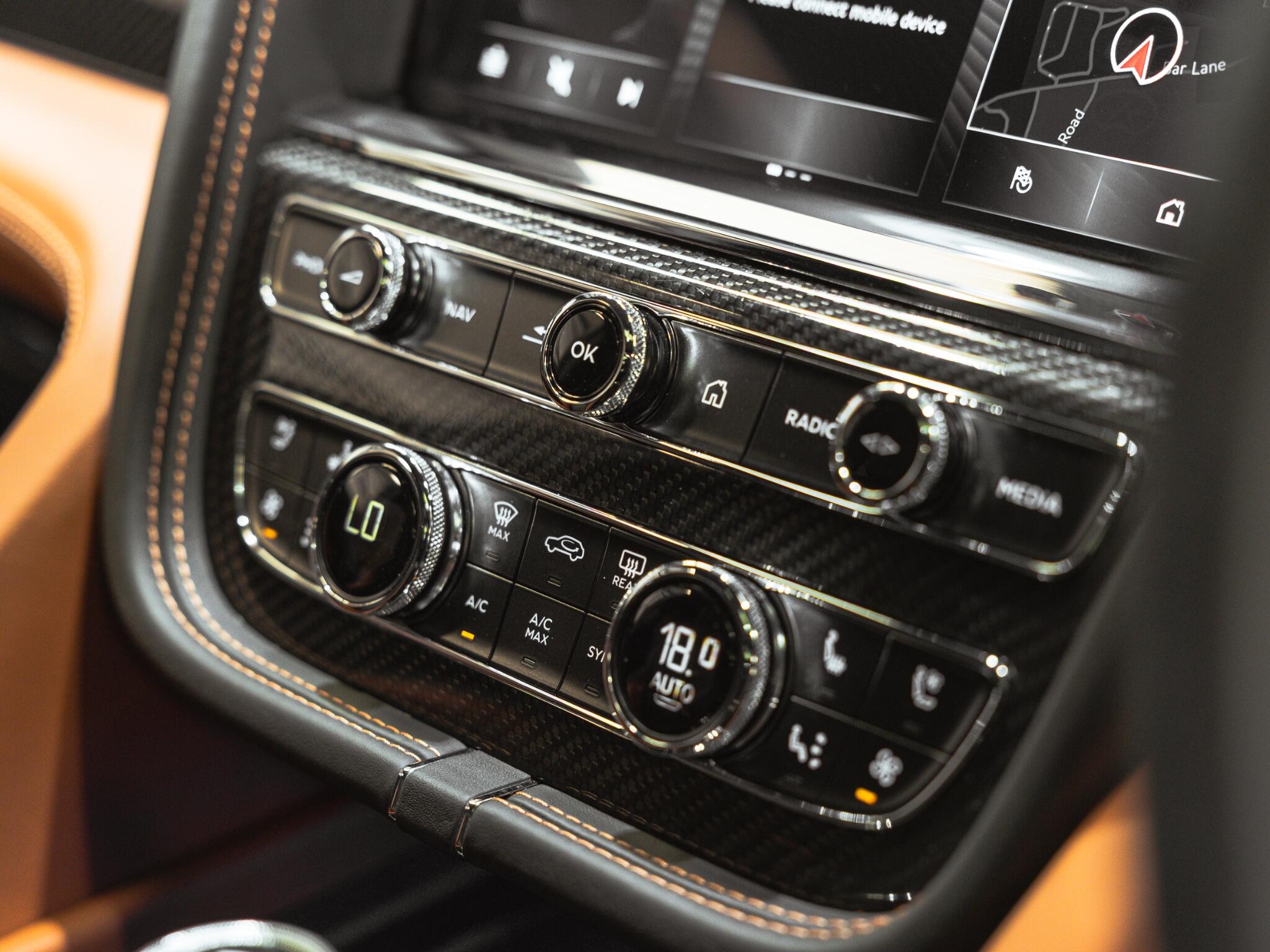 Bentley Bentayga view 13