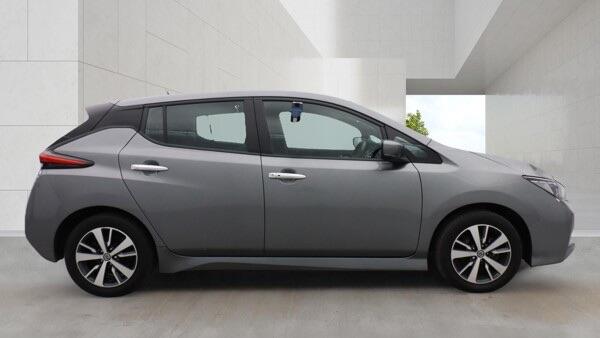 Nissan Leaf view 9