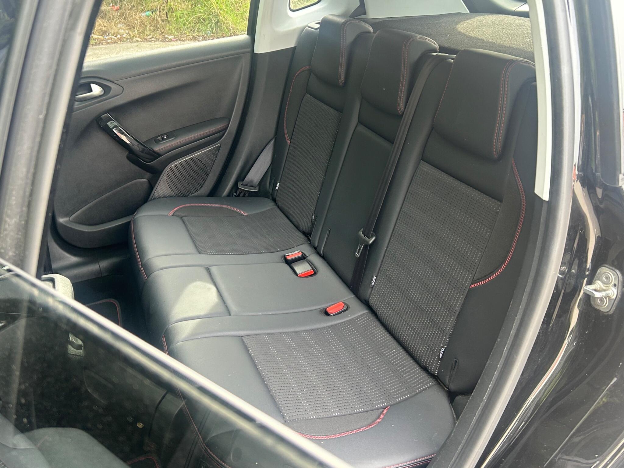 Peugeot 2008 view 17