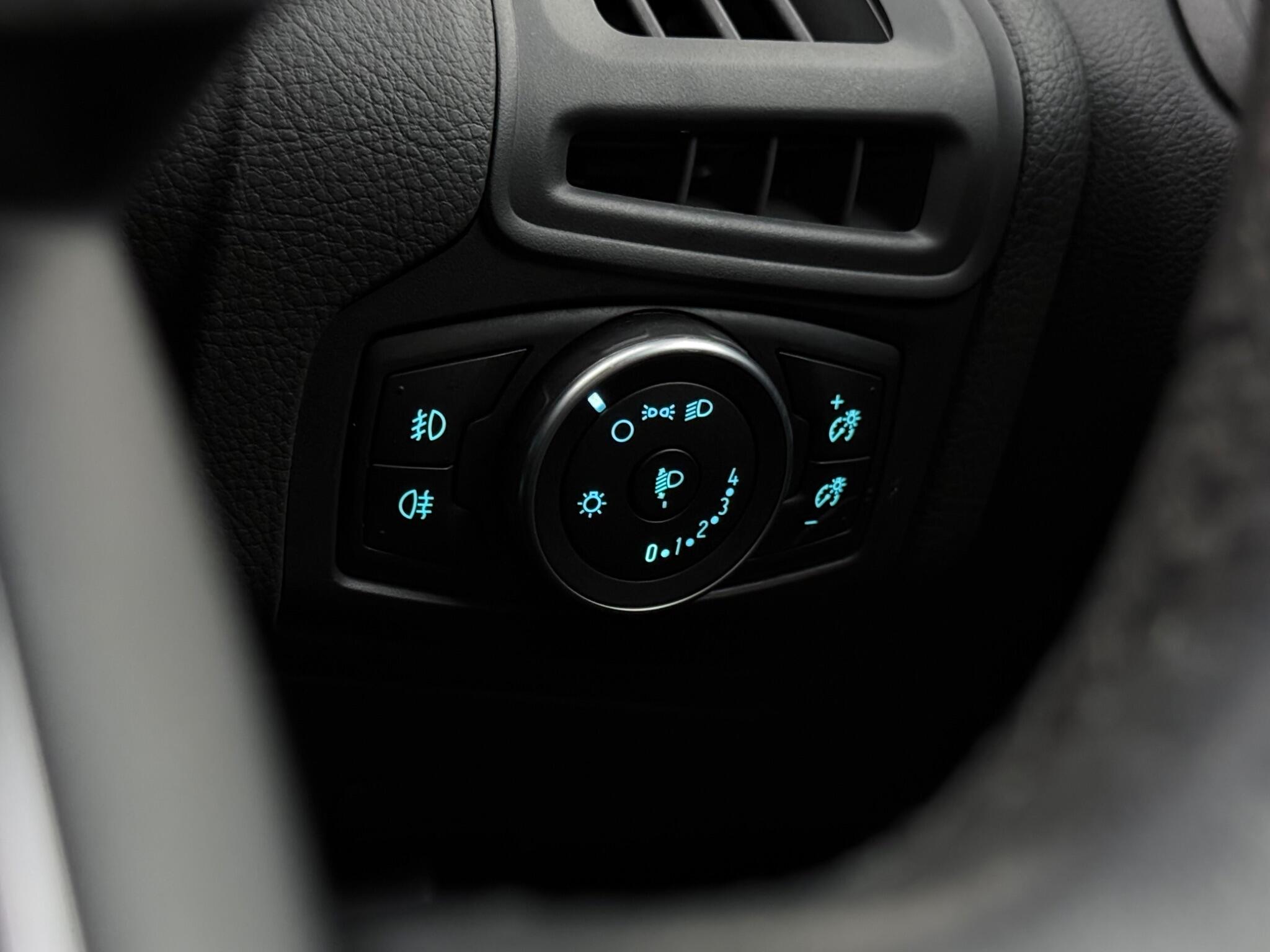 Ford Focus view 17