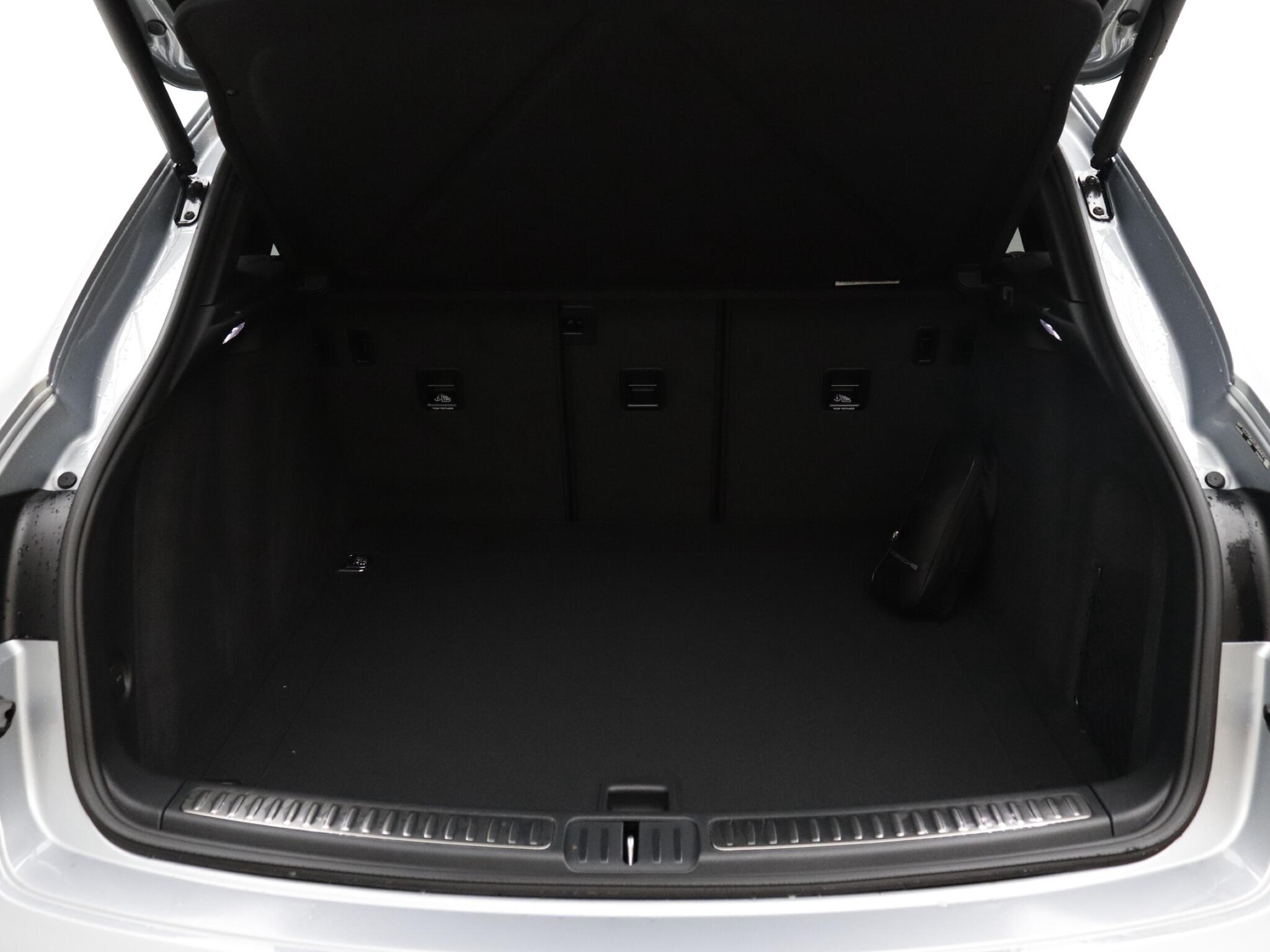 Porsche Macan view 19