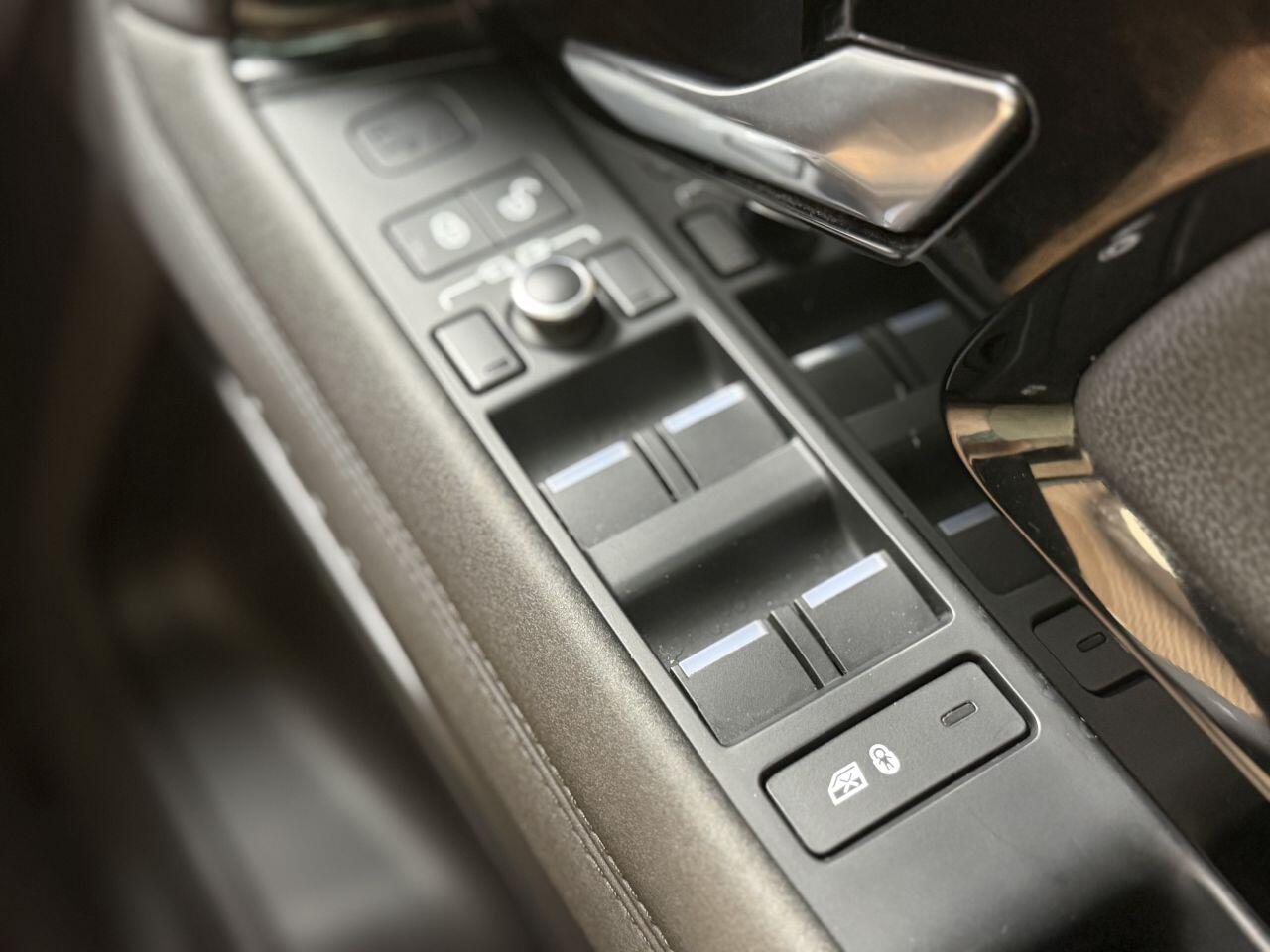 Land Rover Range Rover Evoque view 38