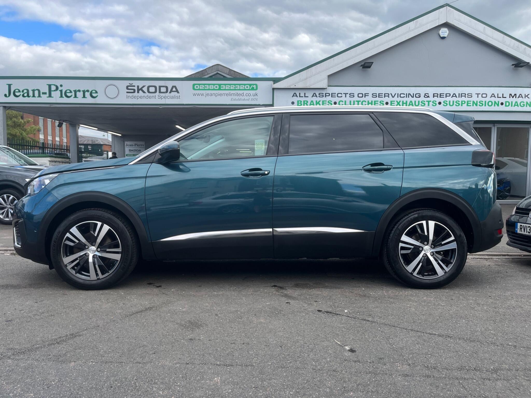 Peugeot 5008 view 8