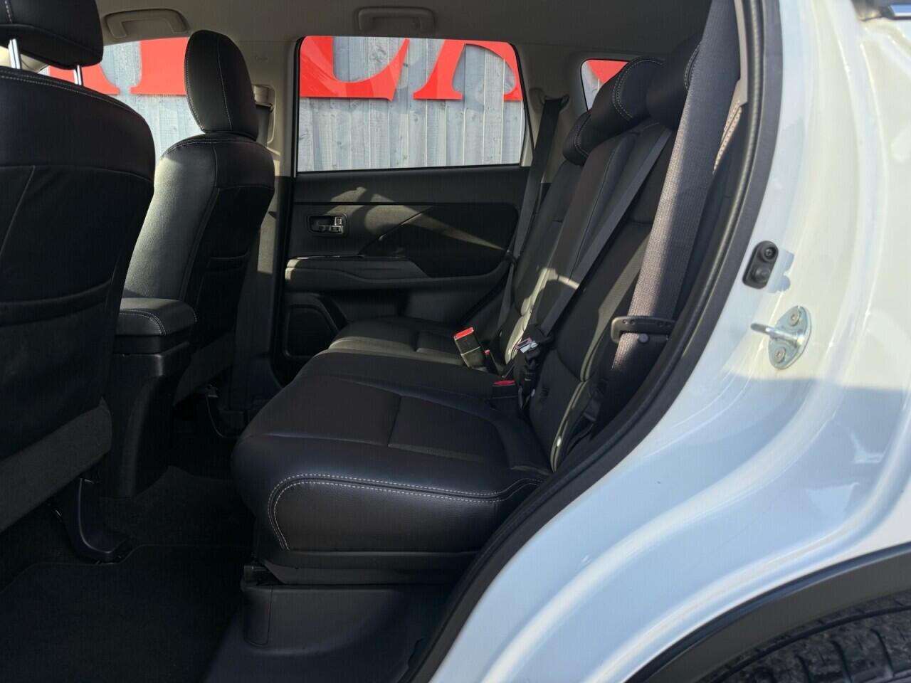 Mitsubishi Outlander view 25