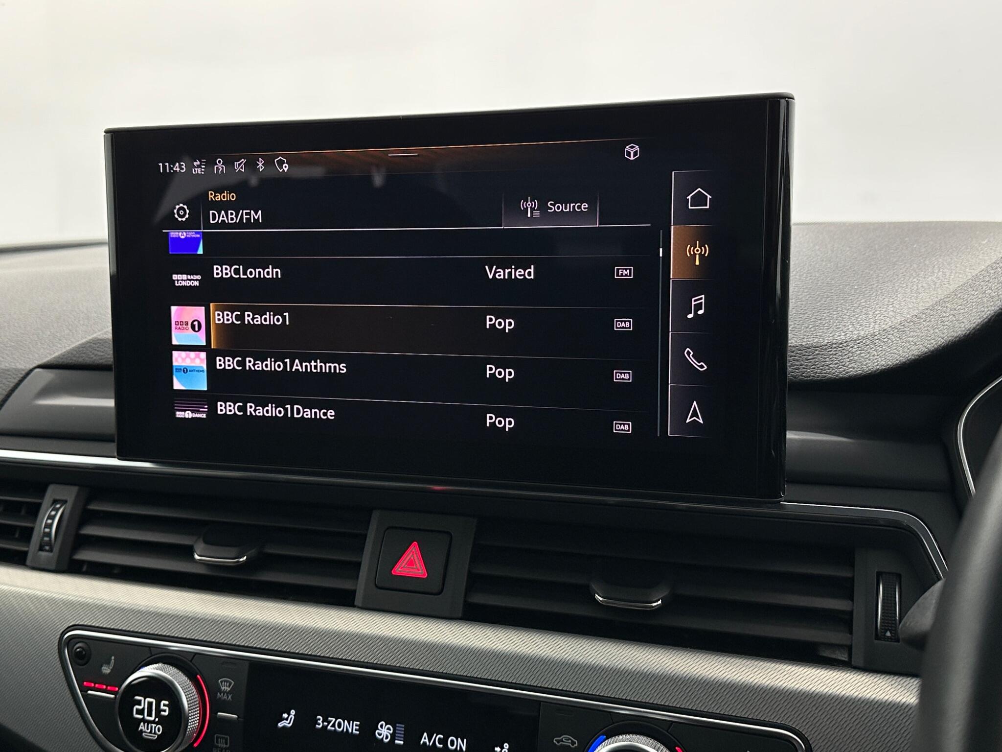 Audi A4 view 26