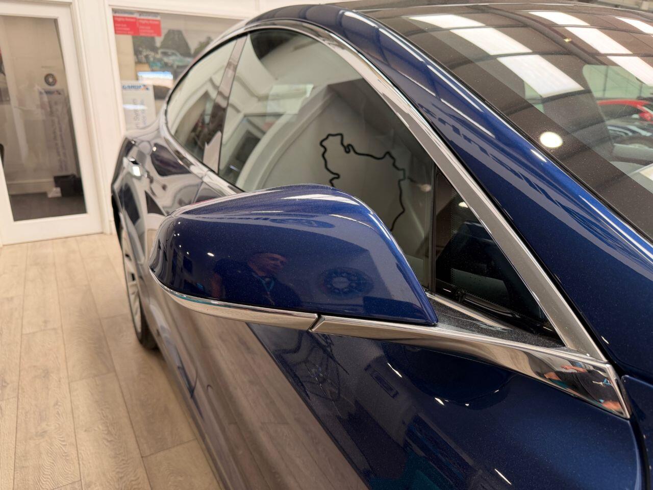 Tesla Model S view 16