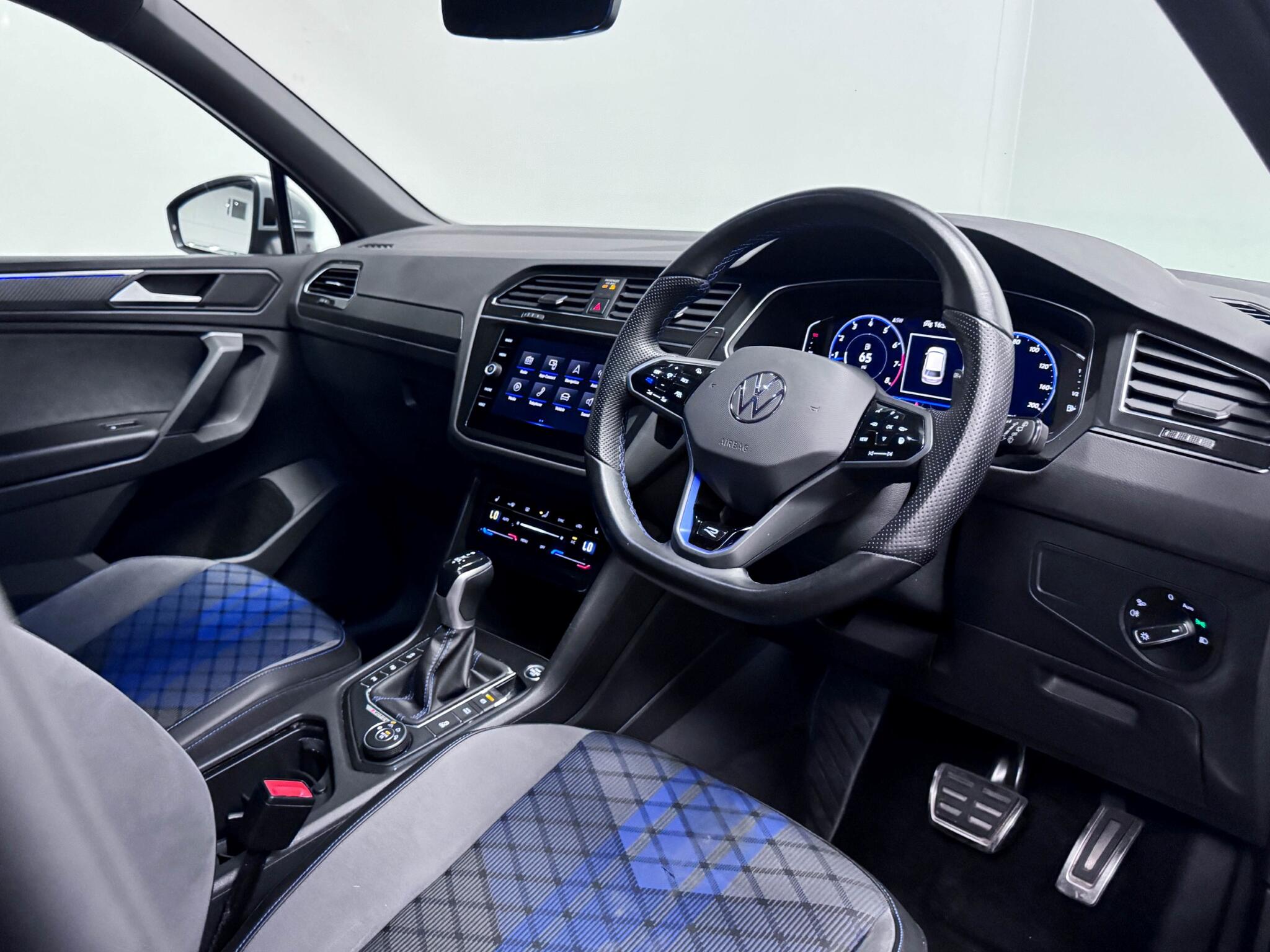 Volkswagen Tiguan view 24