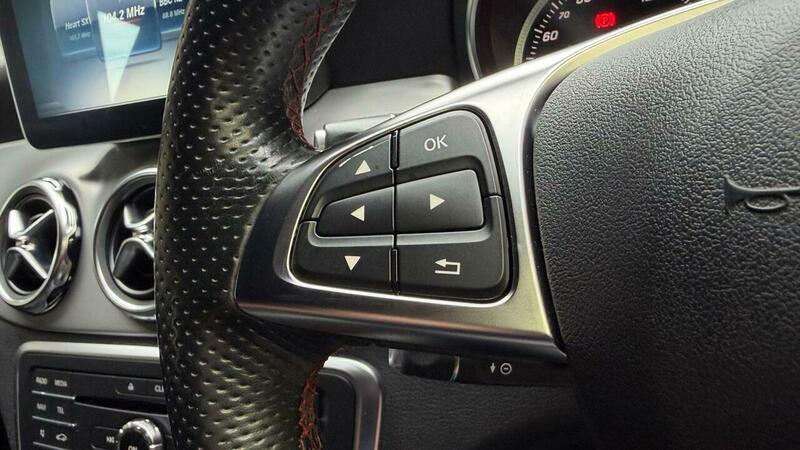 Mercedes-Benz GLA view 16