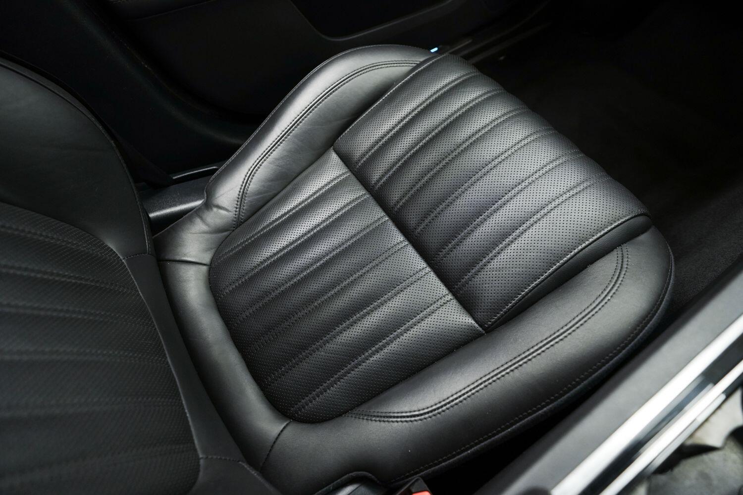 Jaguar XF view 23
