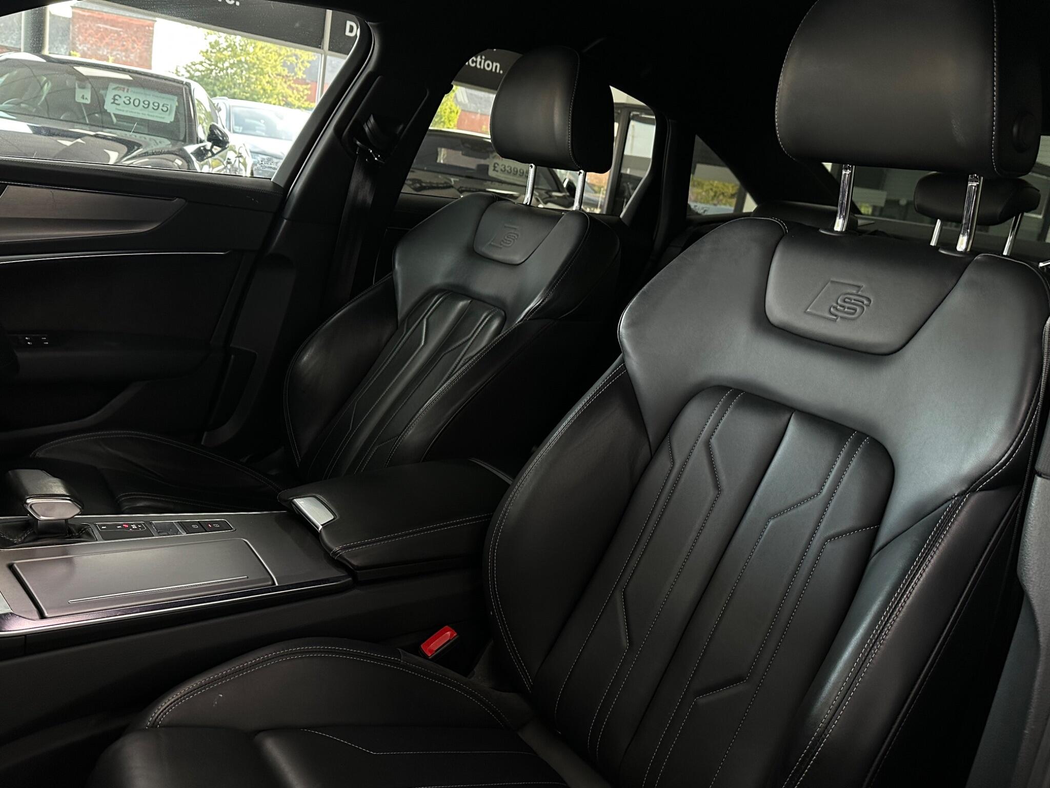 Audi A6 Saloon view 38