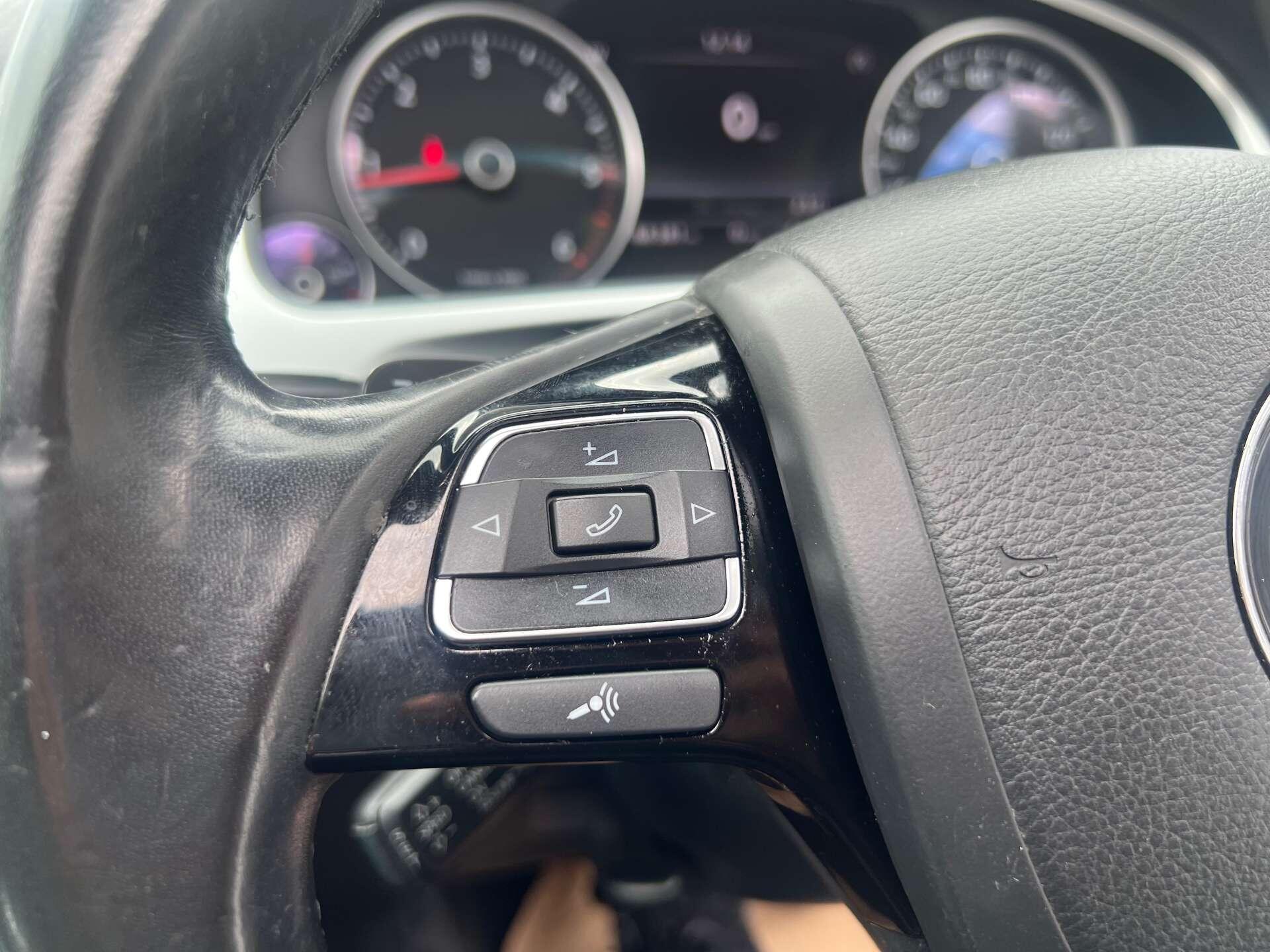 Volkswagen Touareg view 19