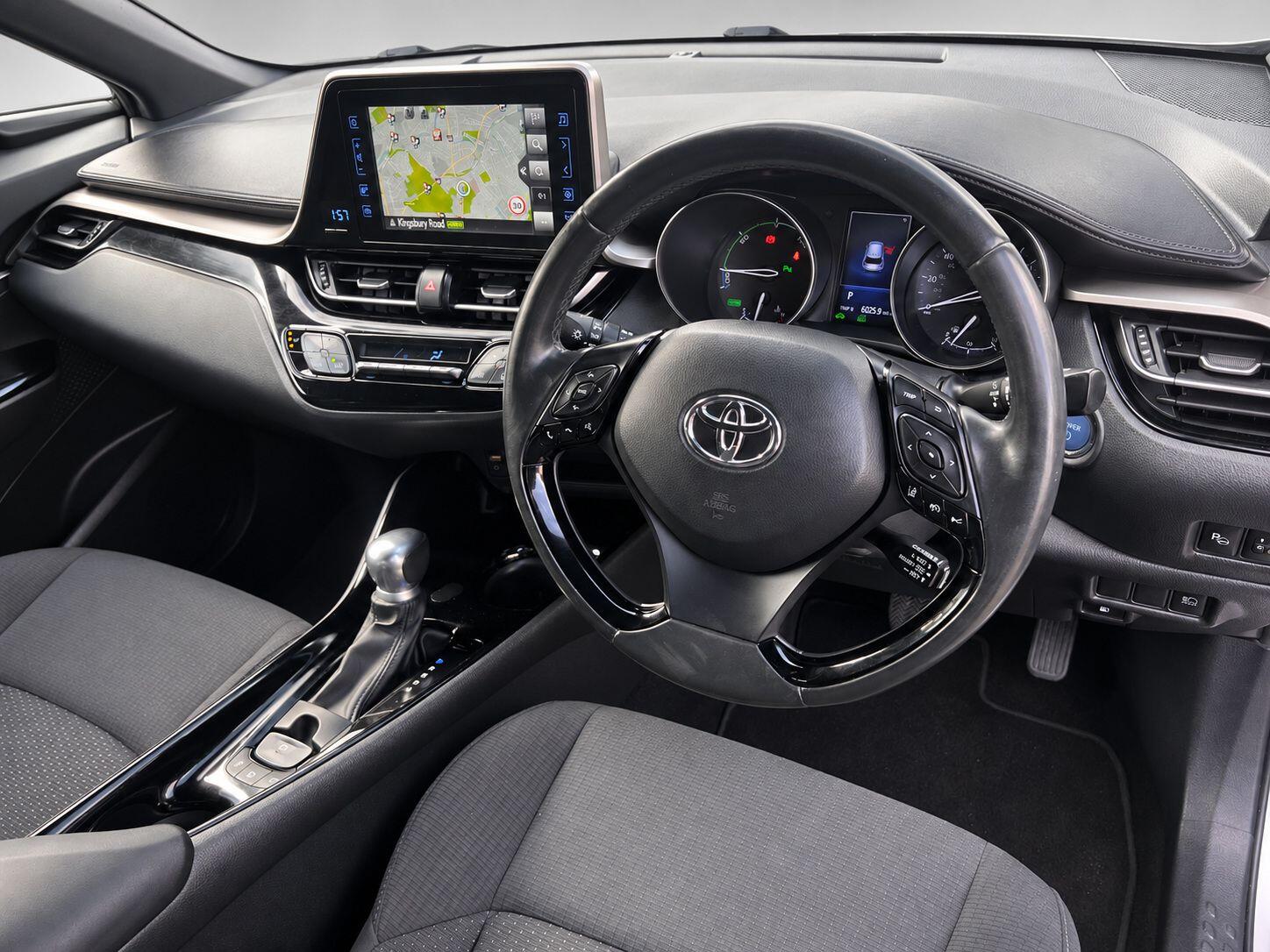 Toyota C-HR view 19