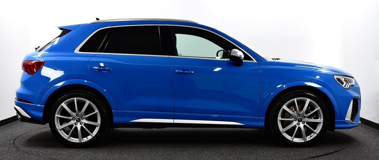 Audi RS Q3 view 17