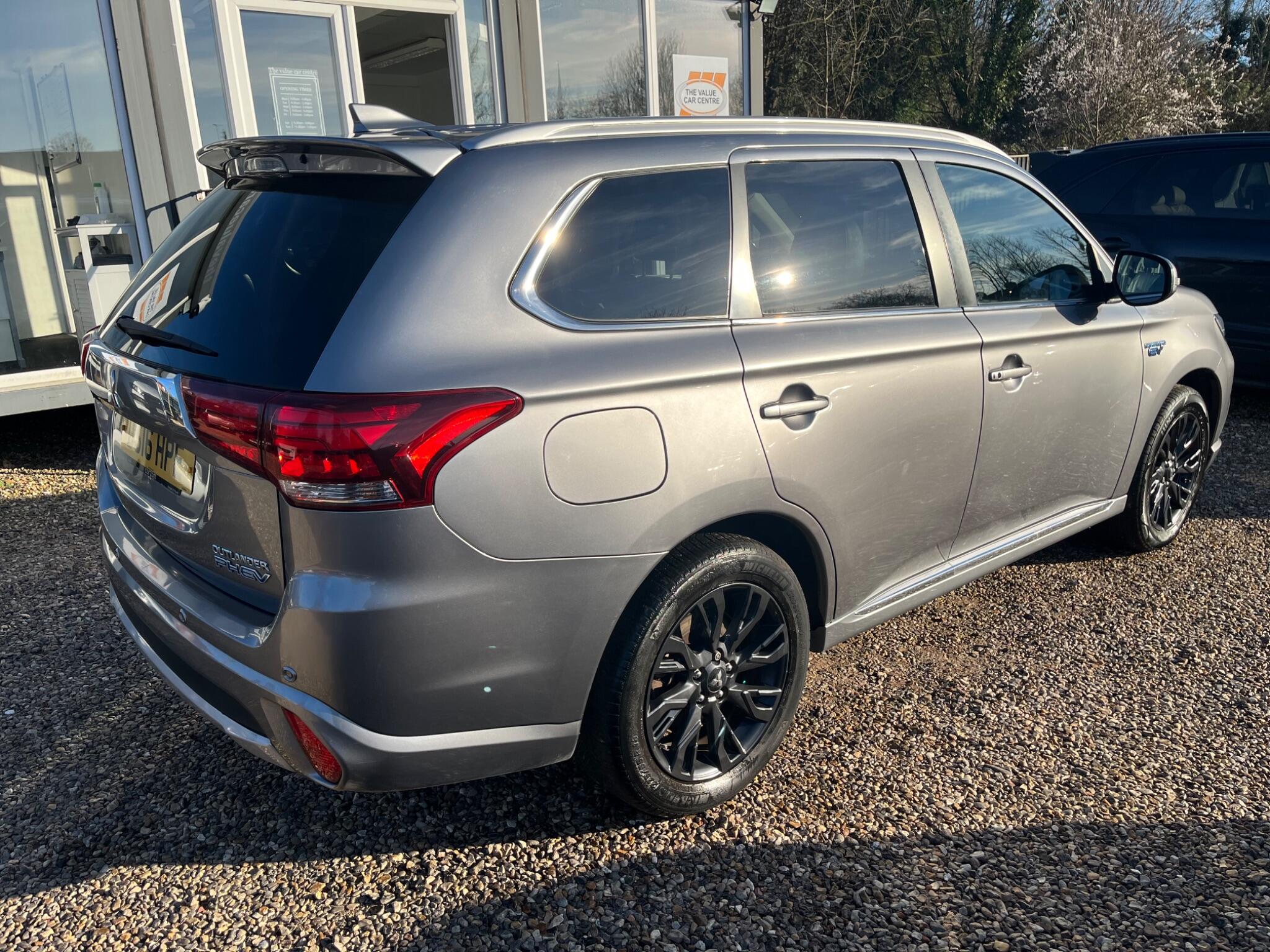 Mitsubishi Outlander view 4