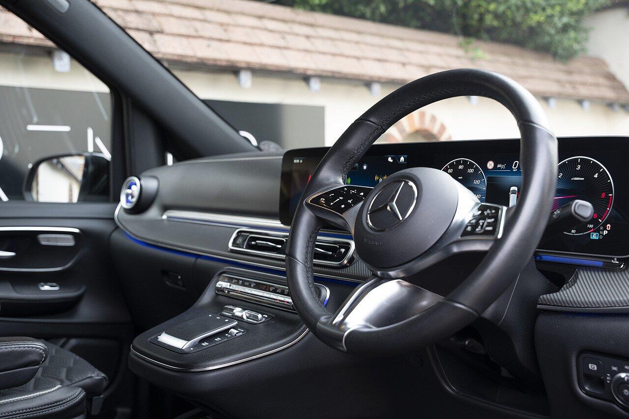 Mercedes-Benz V-Class view 8