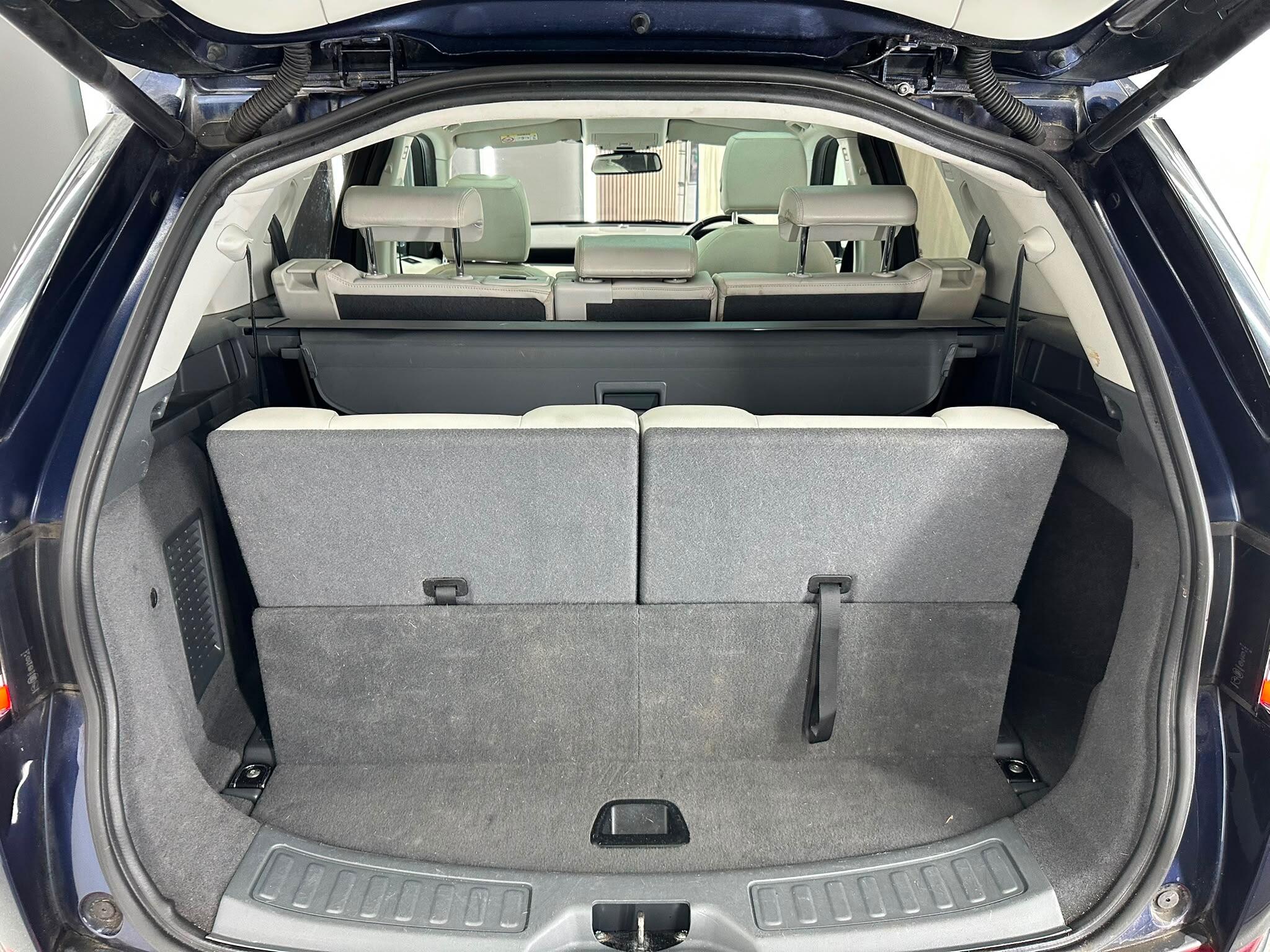 Land Rover Discovery Sport view 16