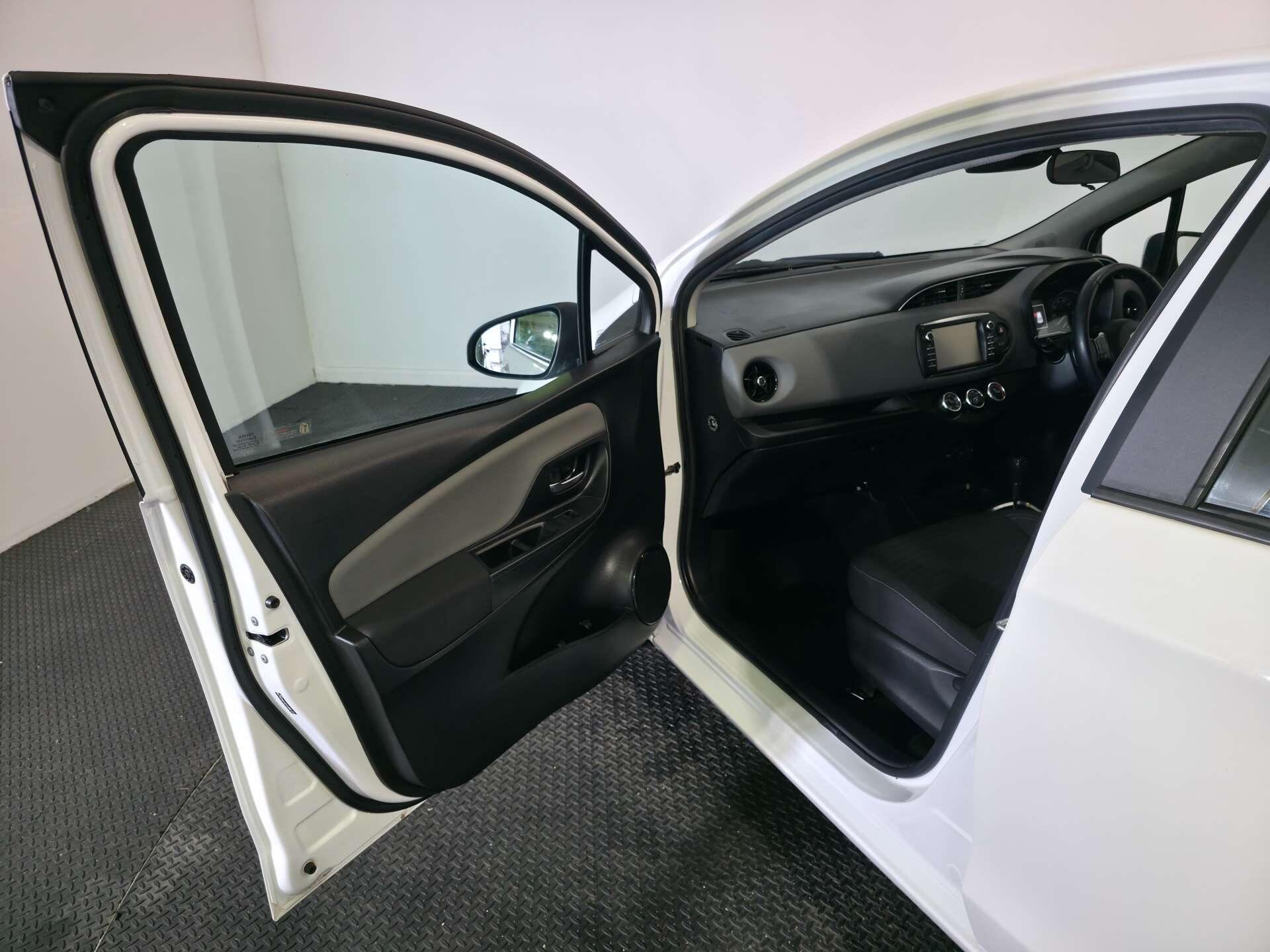 Toyota Yaris view 45