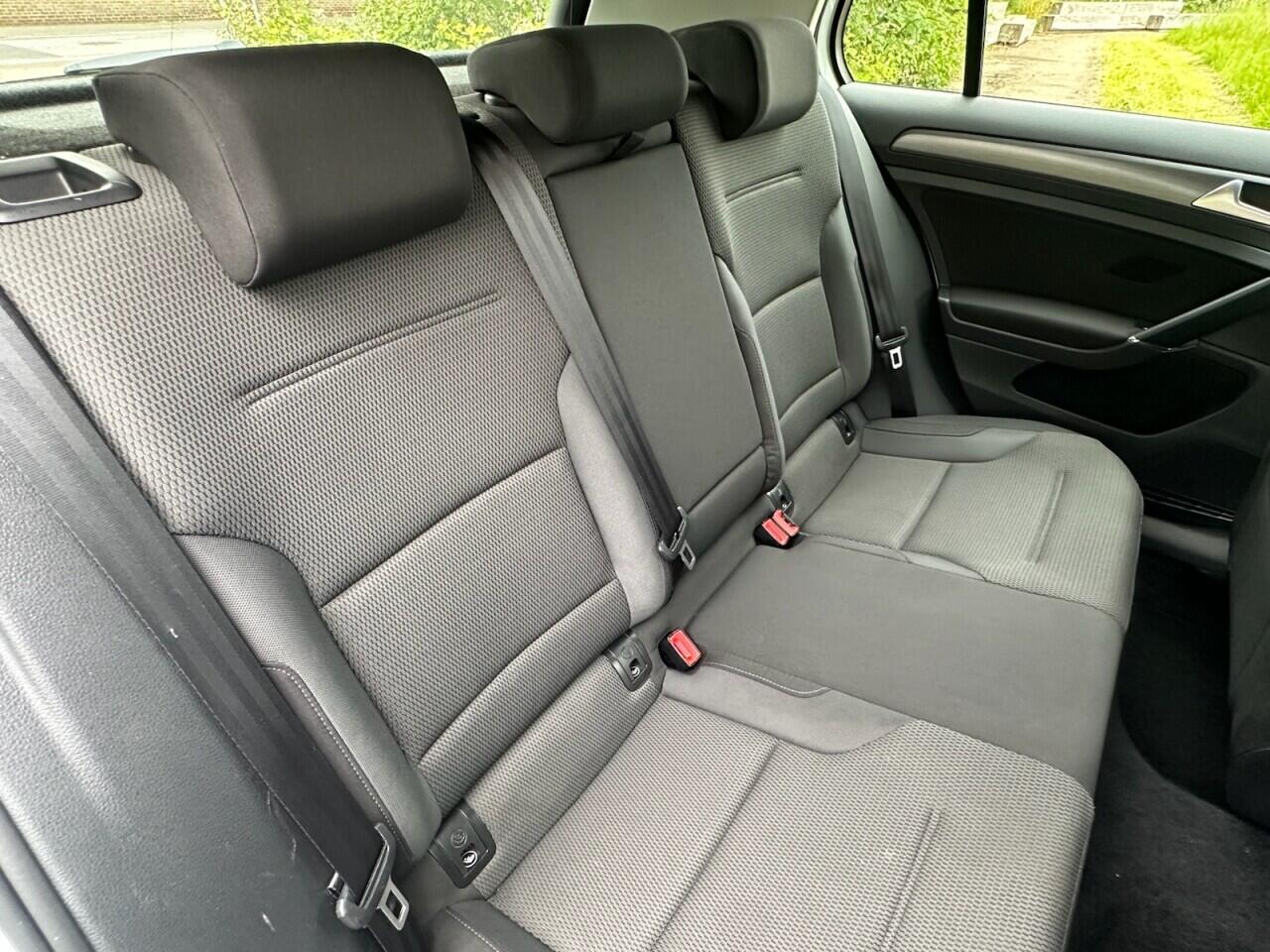 Volkswagen Golf view 24