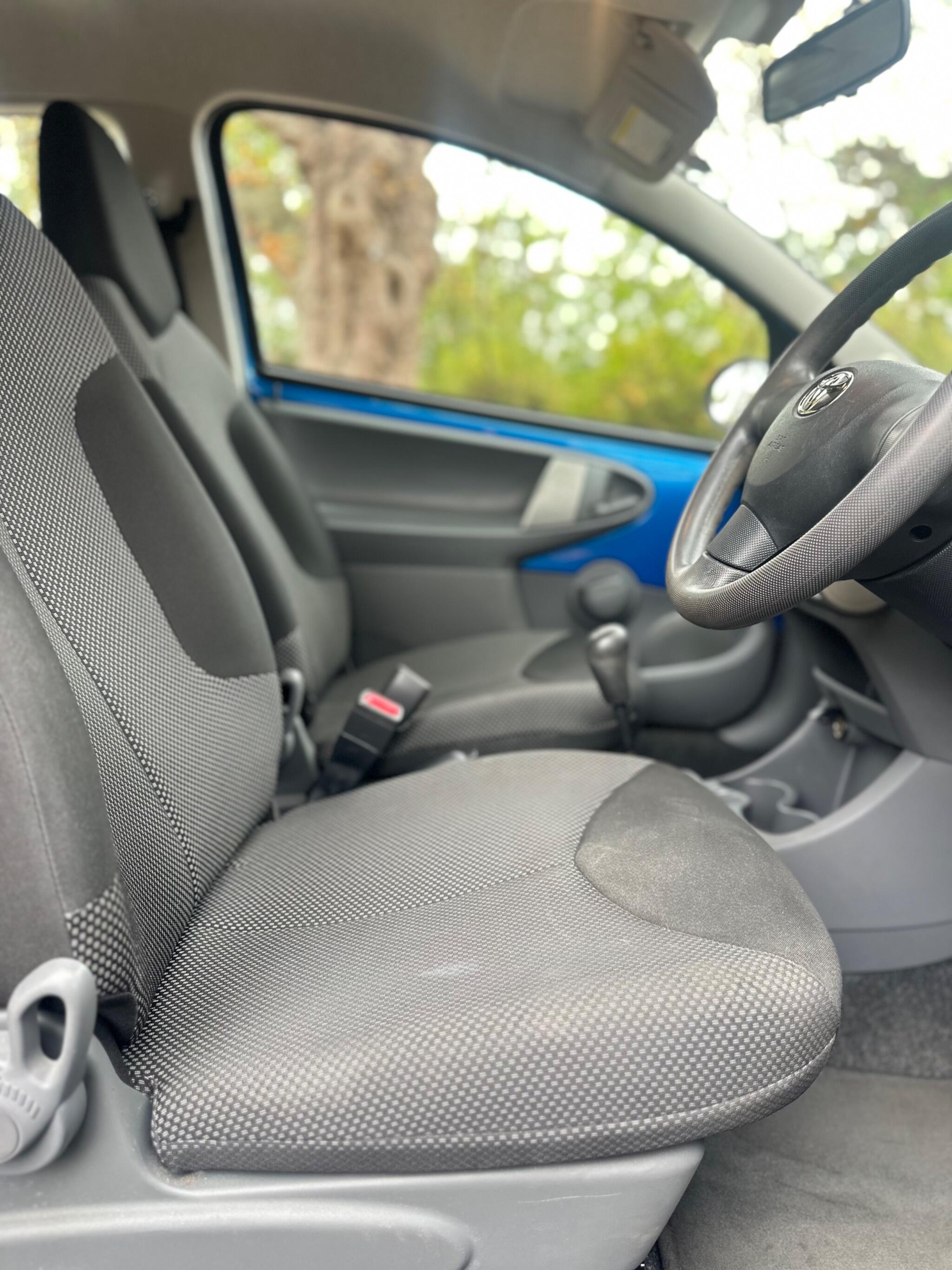 2010 Toyota AYGO image 14