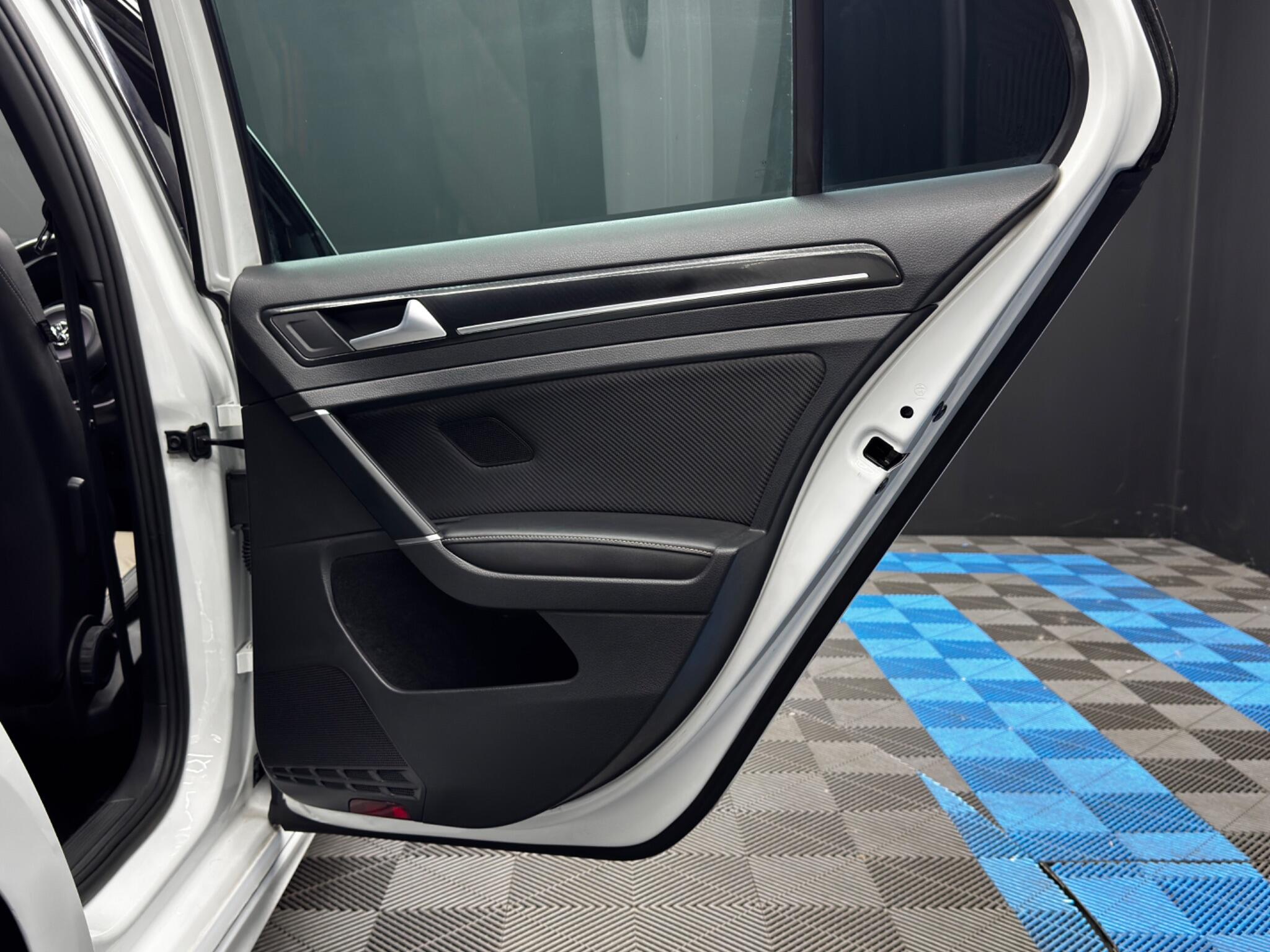 Volkswagen Golf view 43