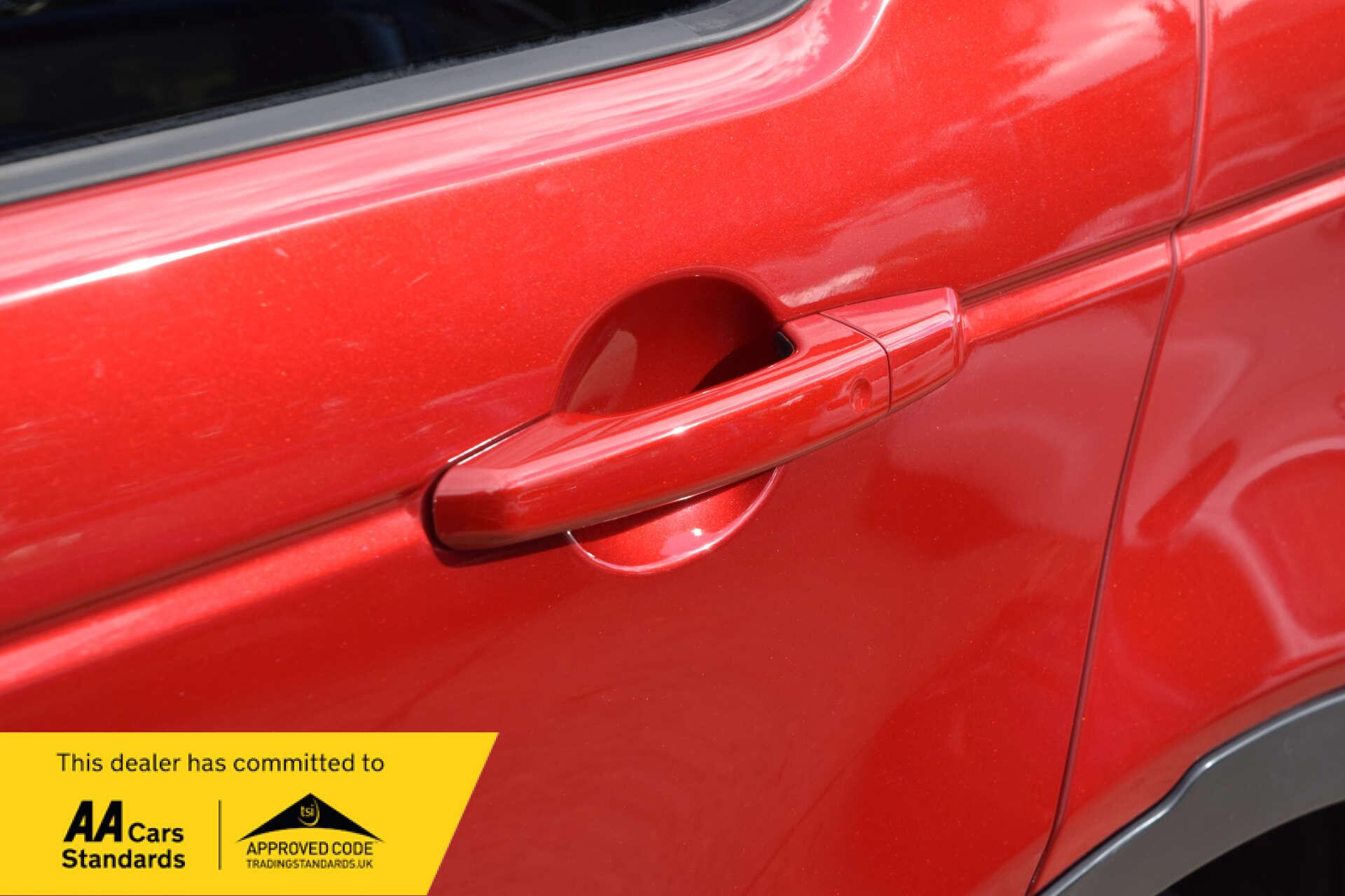 Land Rover Discovery Sport view 16