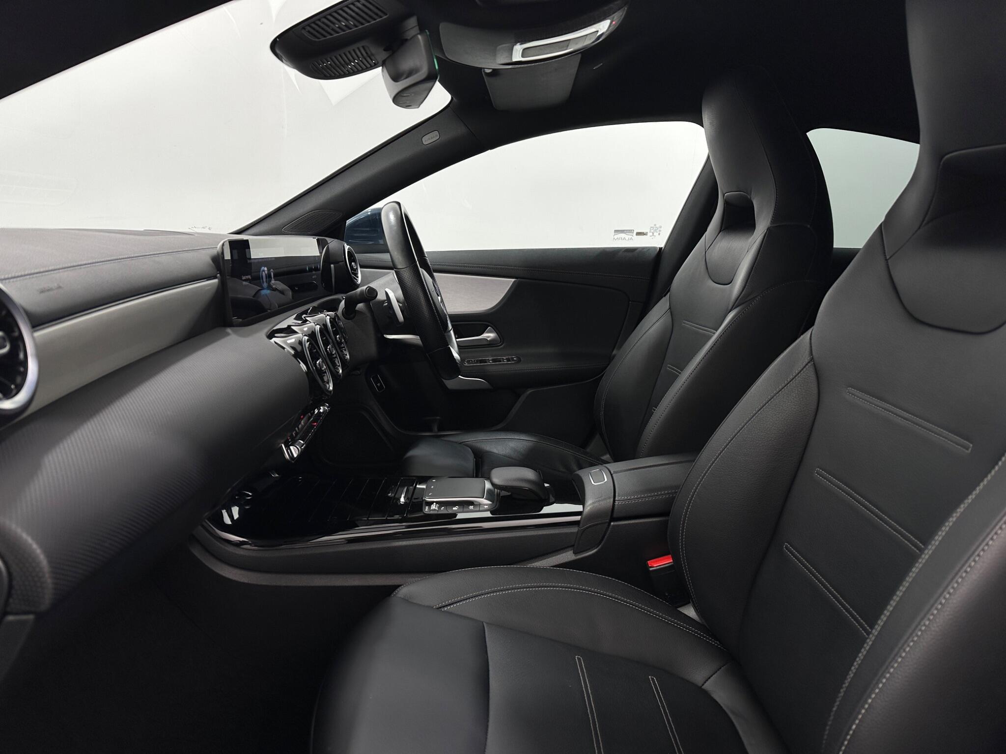 Mercedes-Benz Mercedes-Benz CLA view 37