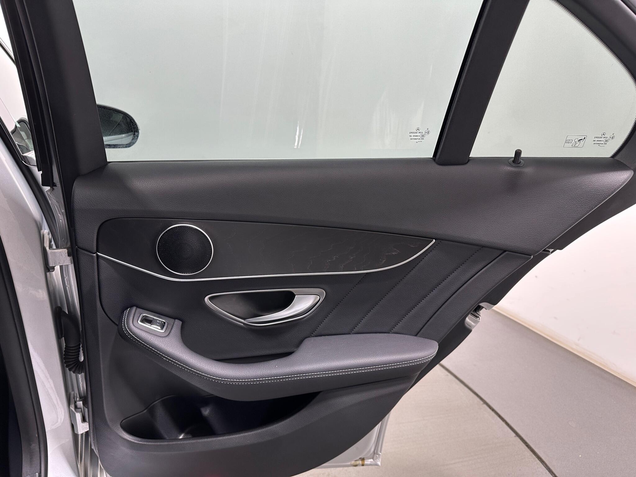 Mercedes-Benz C-Class view 45
