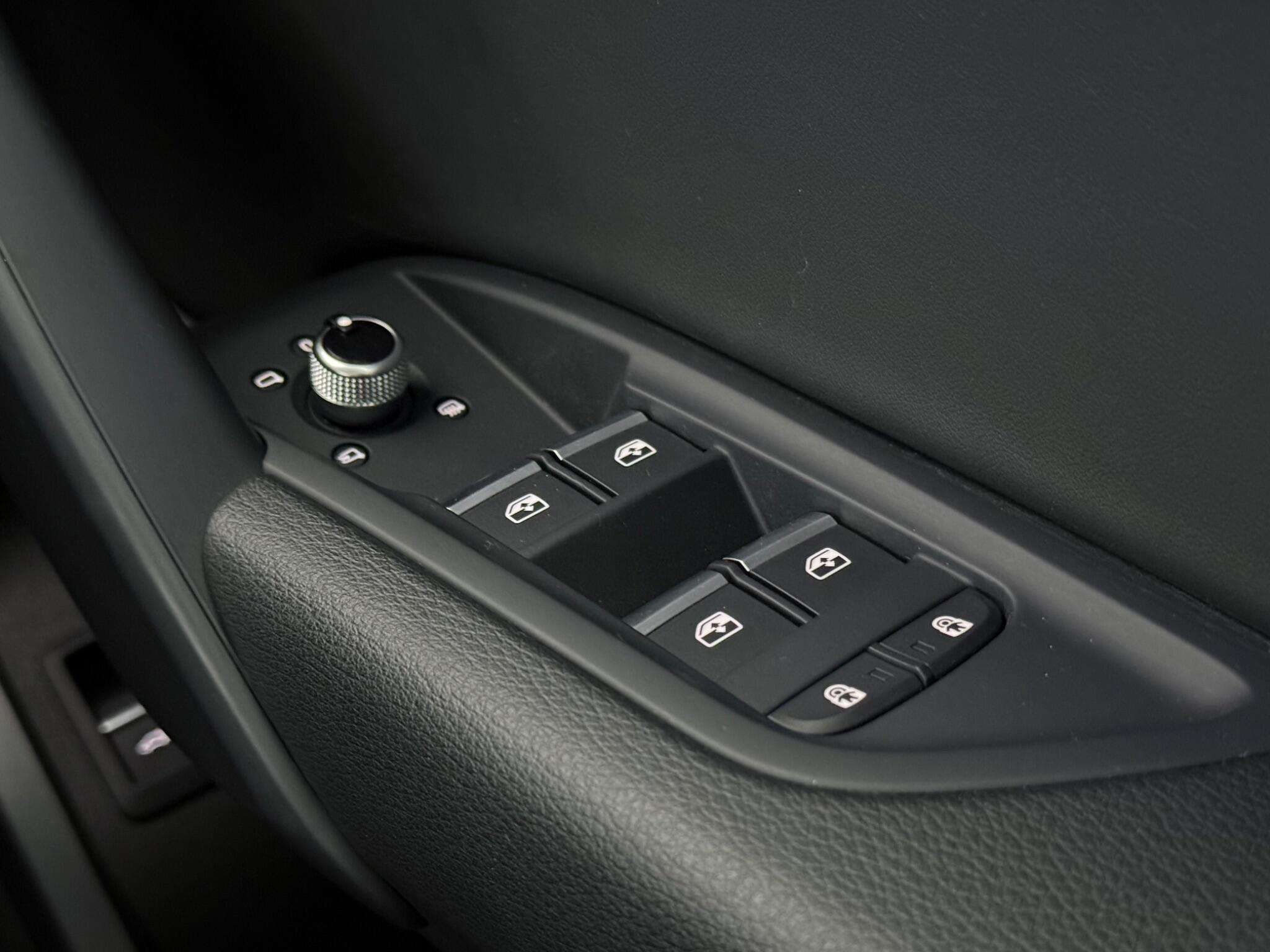Audi Q5 view 18