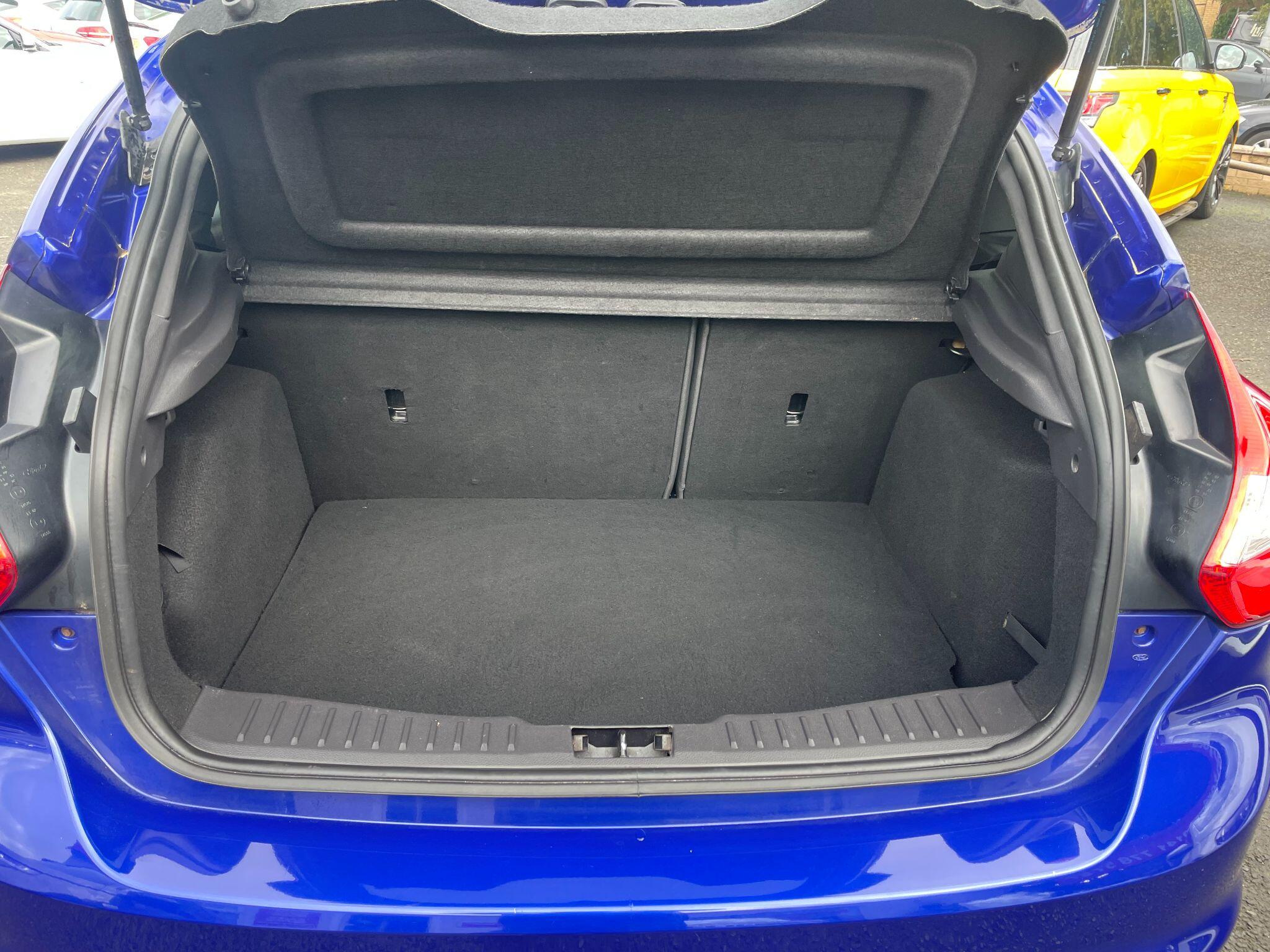 Ford Focus view 32