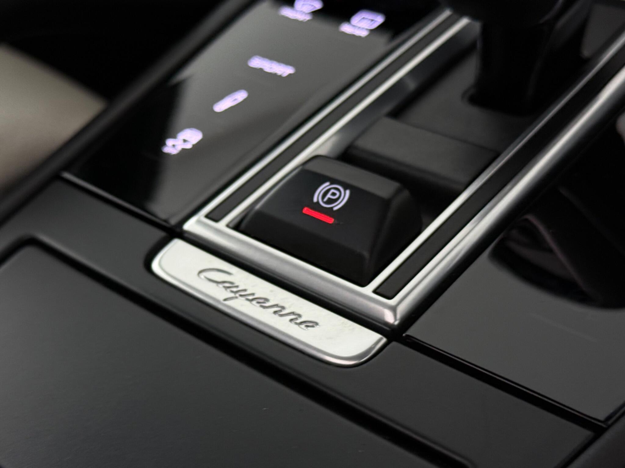 Porsche Cayenne view 43