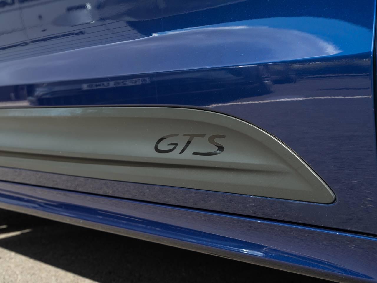 Porsche Macan view 16