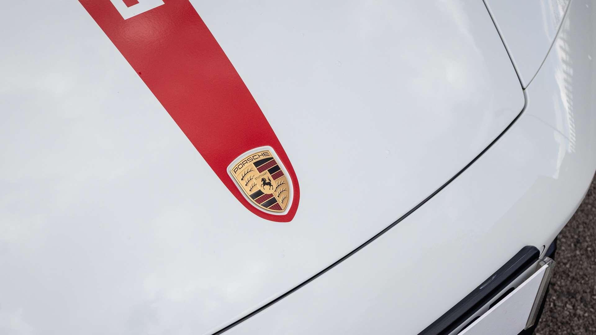 Porsche 911 view 39