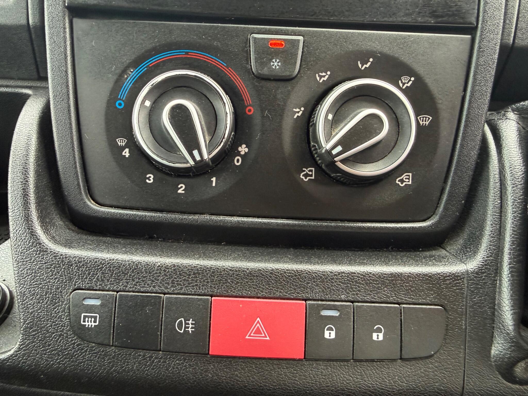 Citroen Relay 2.2 HDi 35 Enterprise L3 H2 4dr — photo 30 of 134