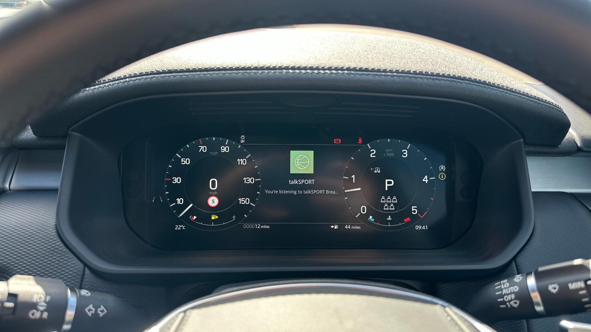 Land Rover Discovery view 13