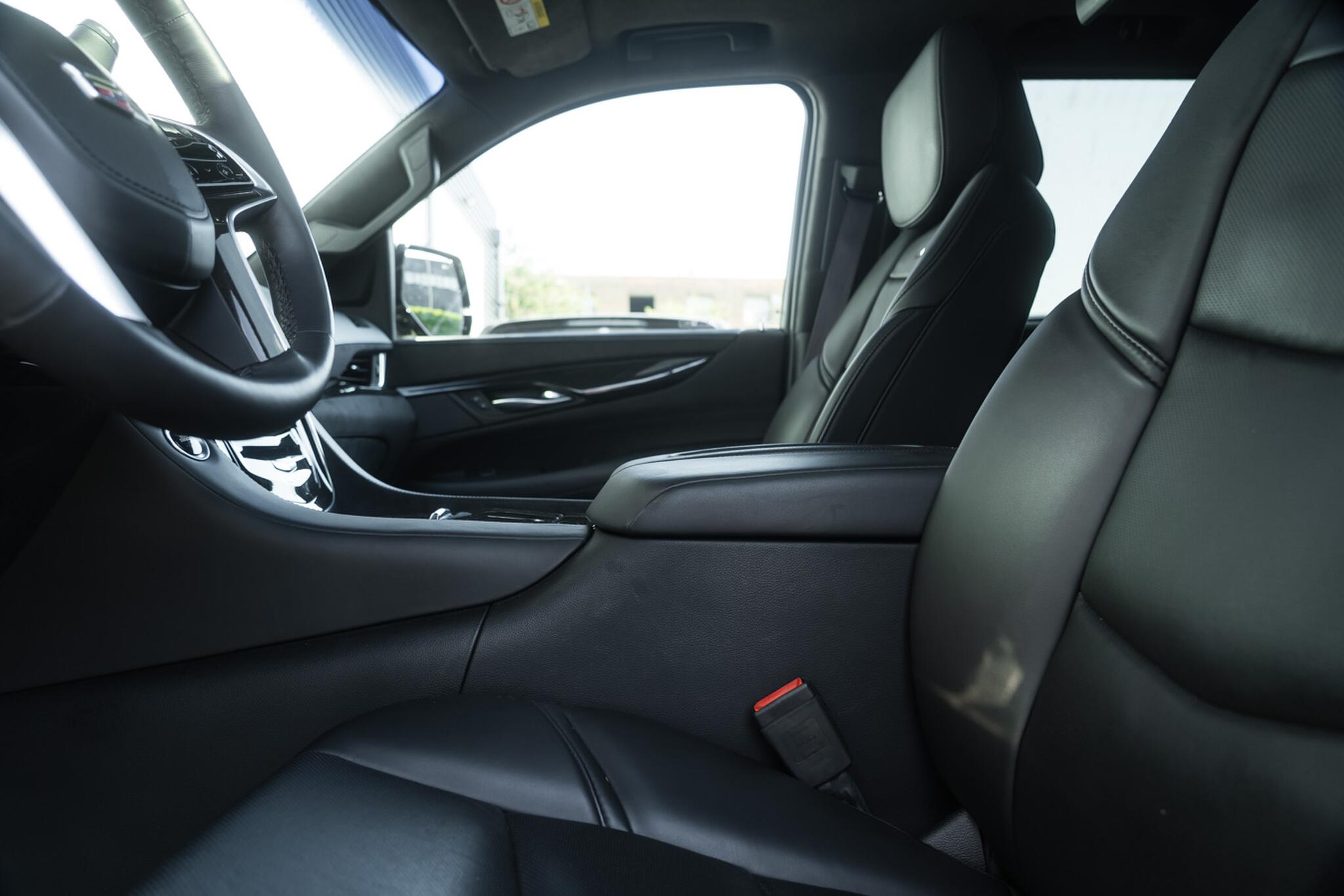 Cadillac Escalade view 31