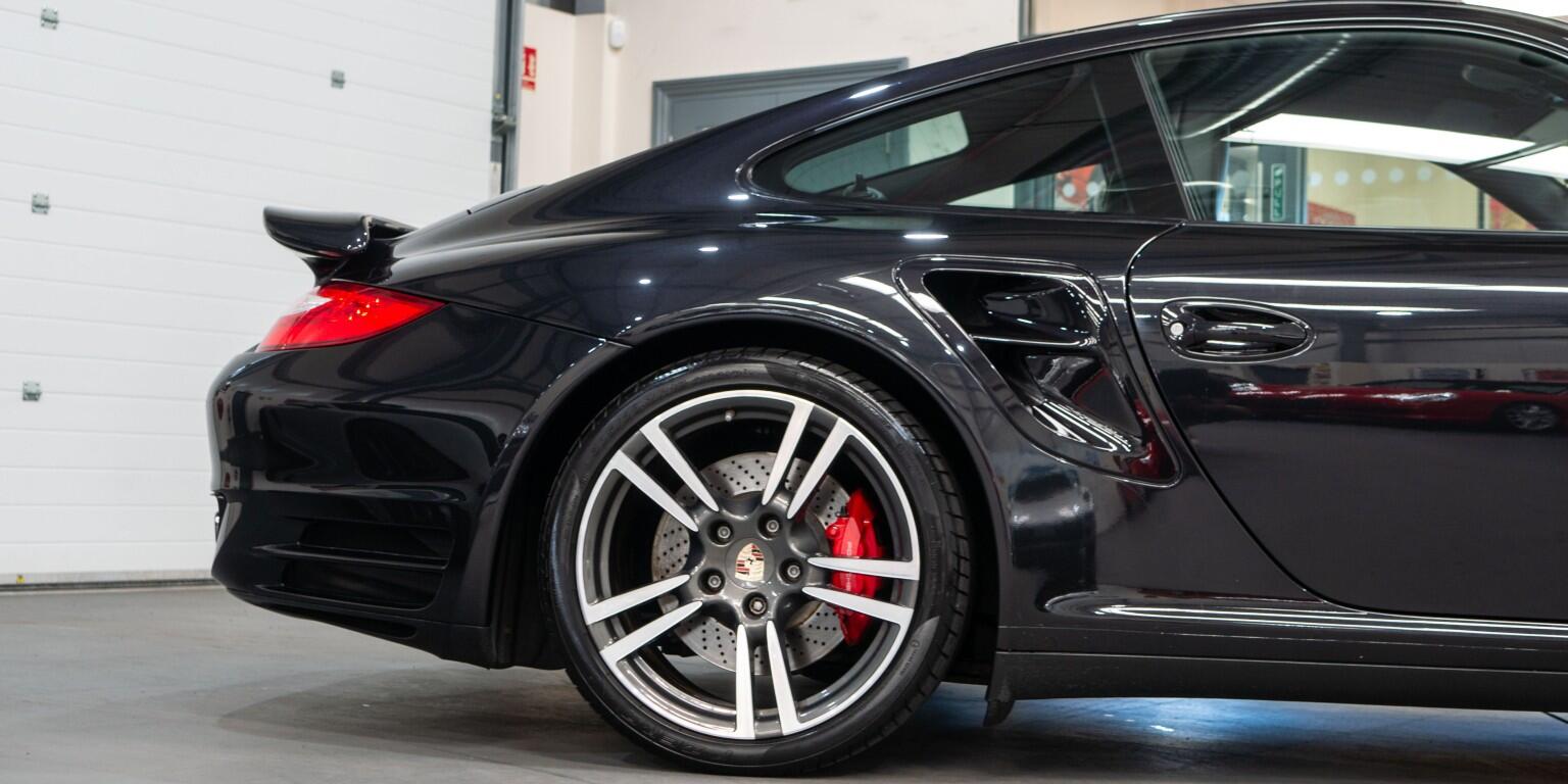 Porsche 911 view 10