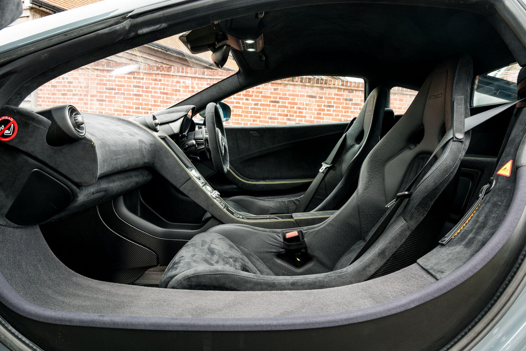 McLaren 675LT view 43