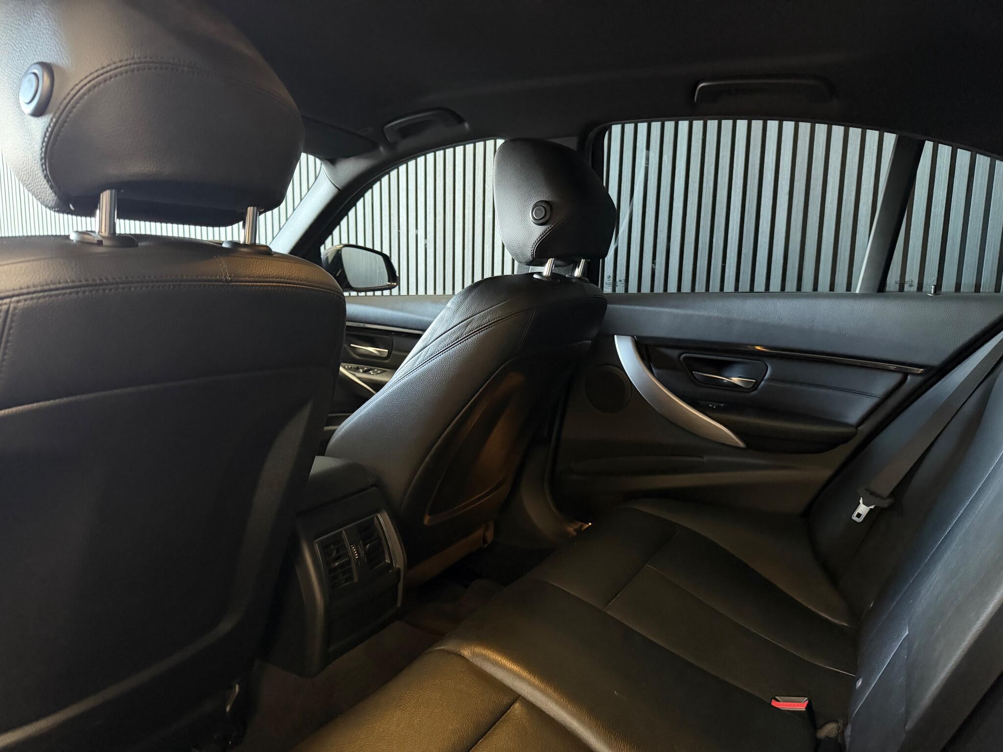 BMW 3 Series view 18