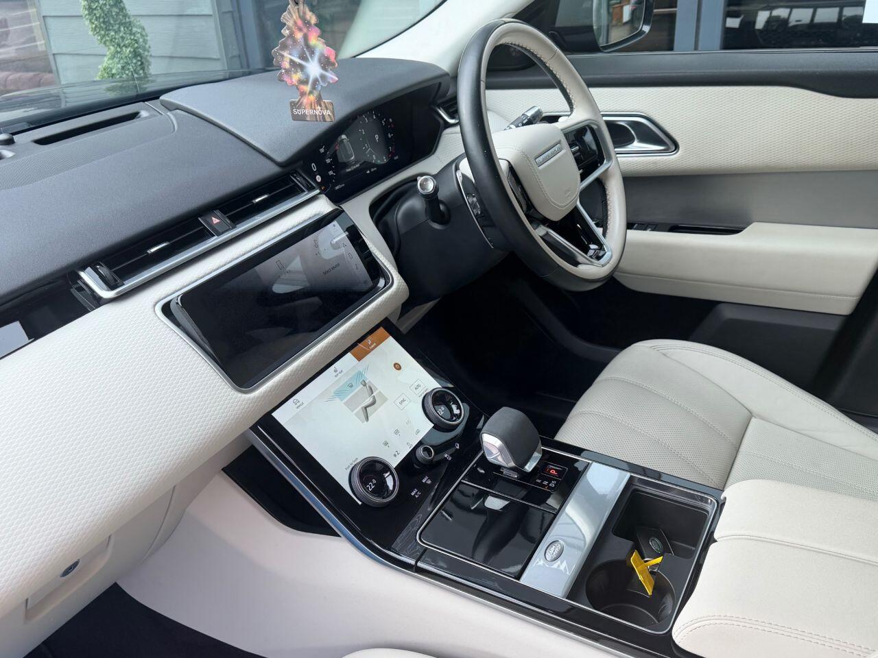 Land Rover Range Rover Velar view 31