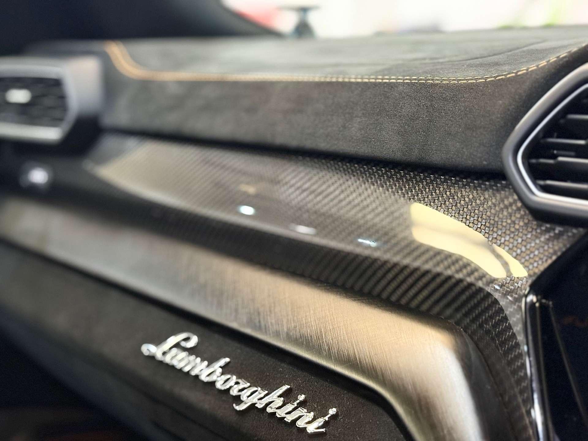 Lamborghini Urus view 86