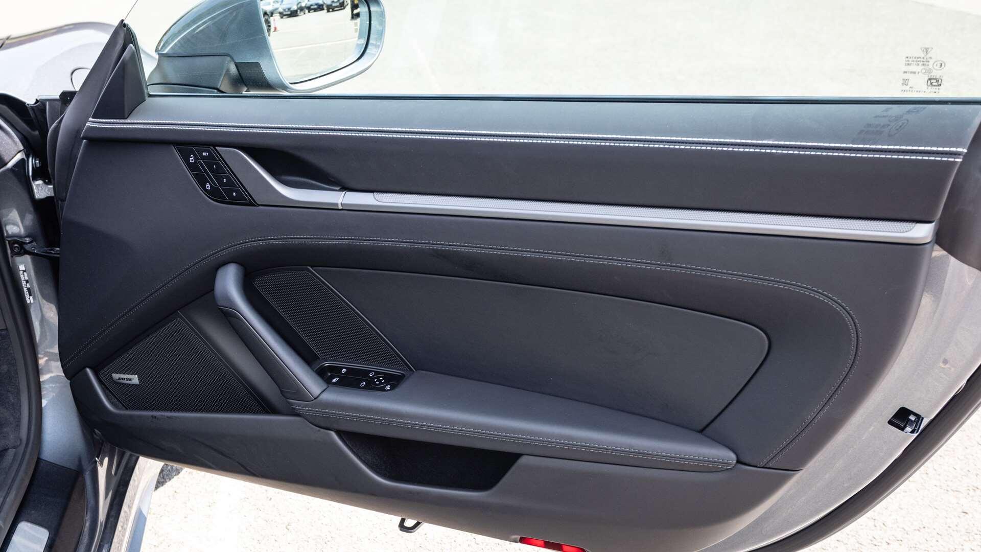 Porsche 911 view 34