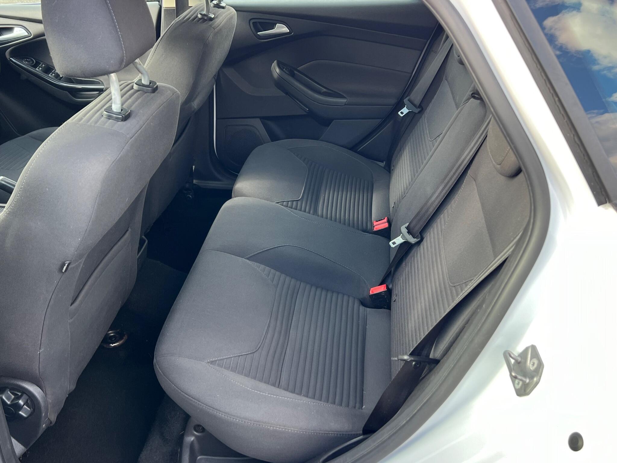 Ford Focus view 15
