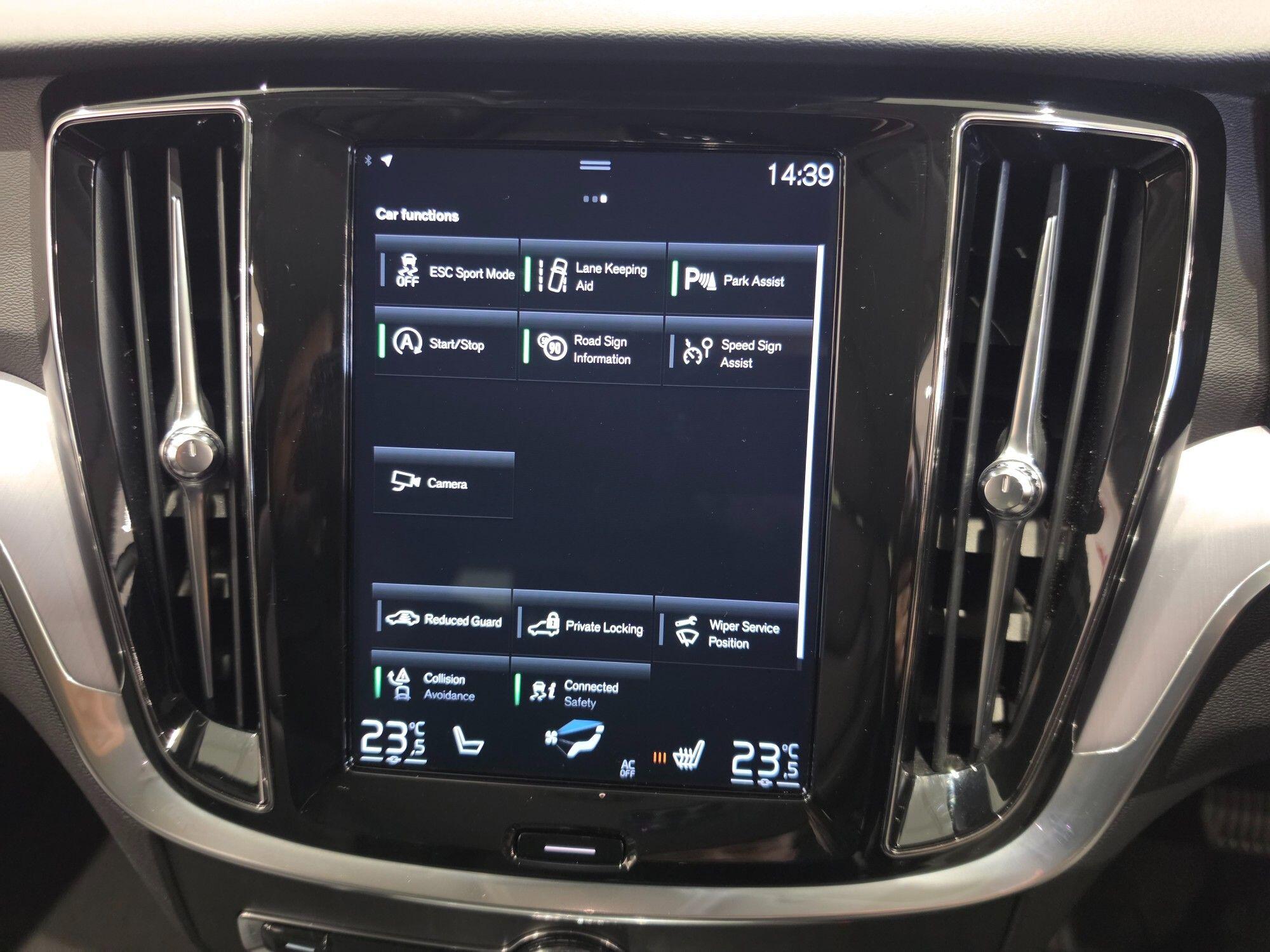 Volvo V60 Cross Country view 35