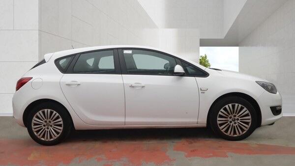 Vauxhall Astra view 5