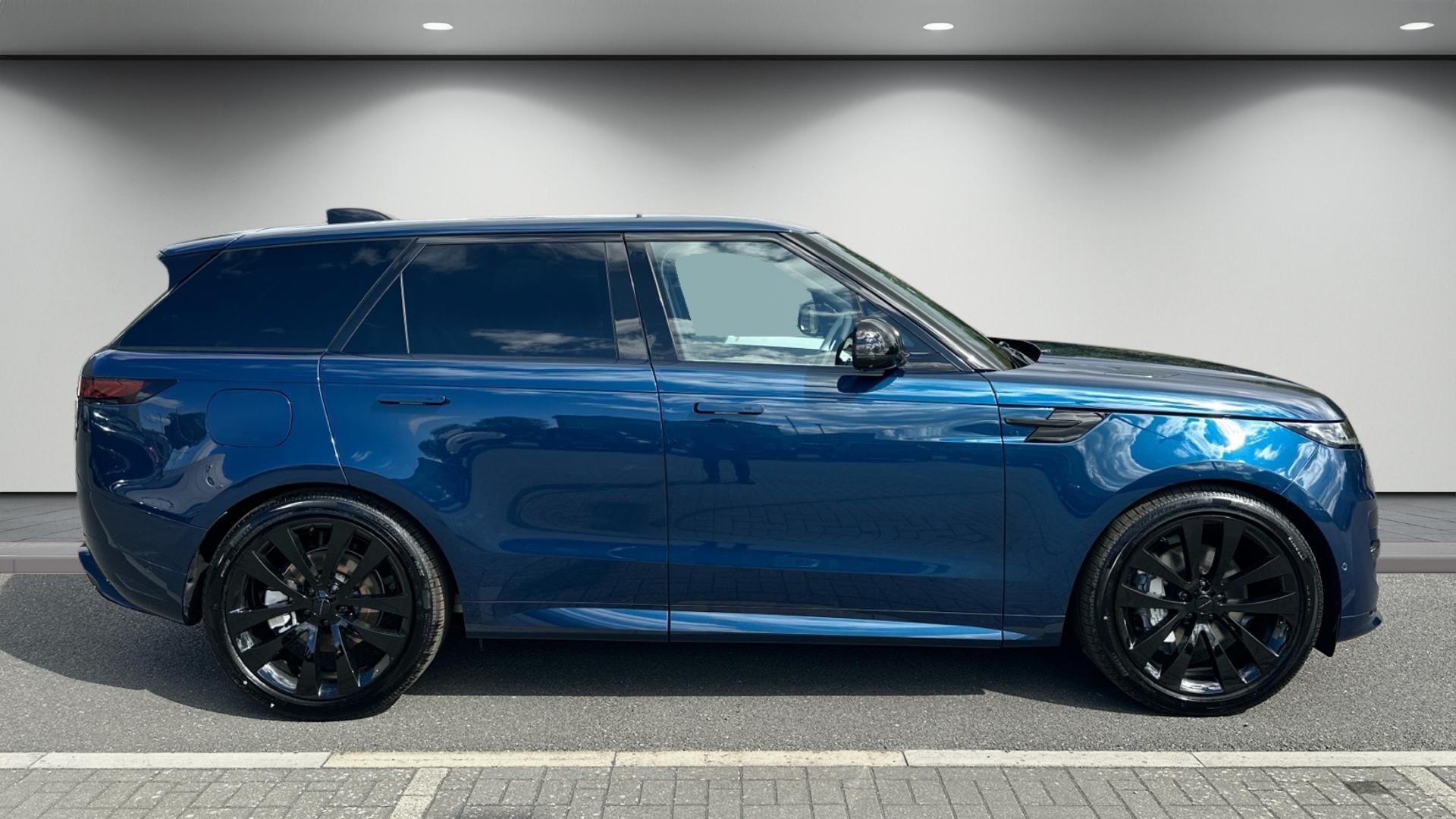 Land Rover Range Rover Sport view 2