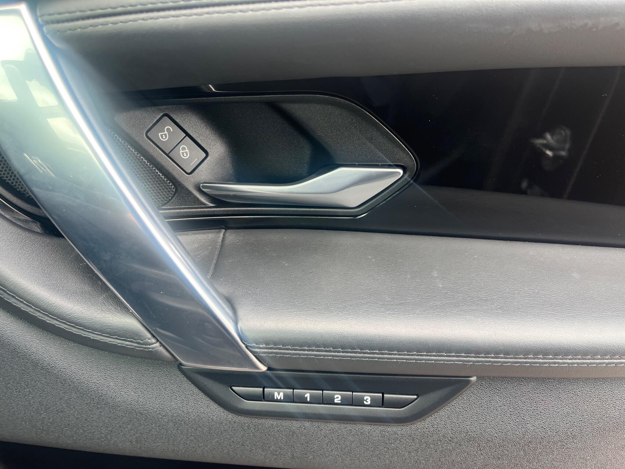 Land Rover Discovery Sport view 34