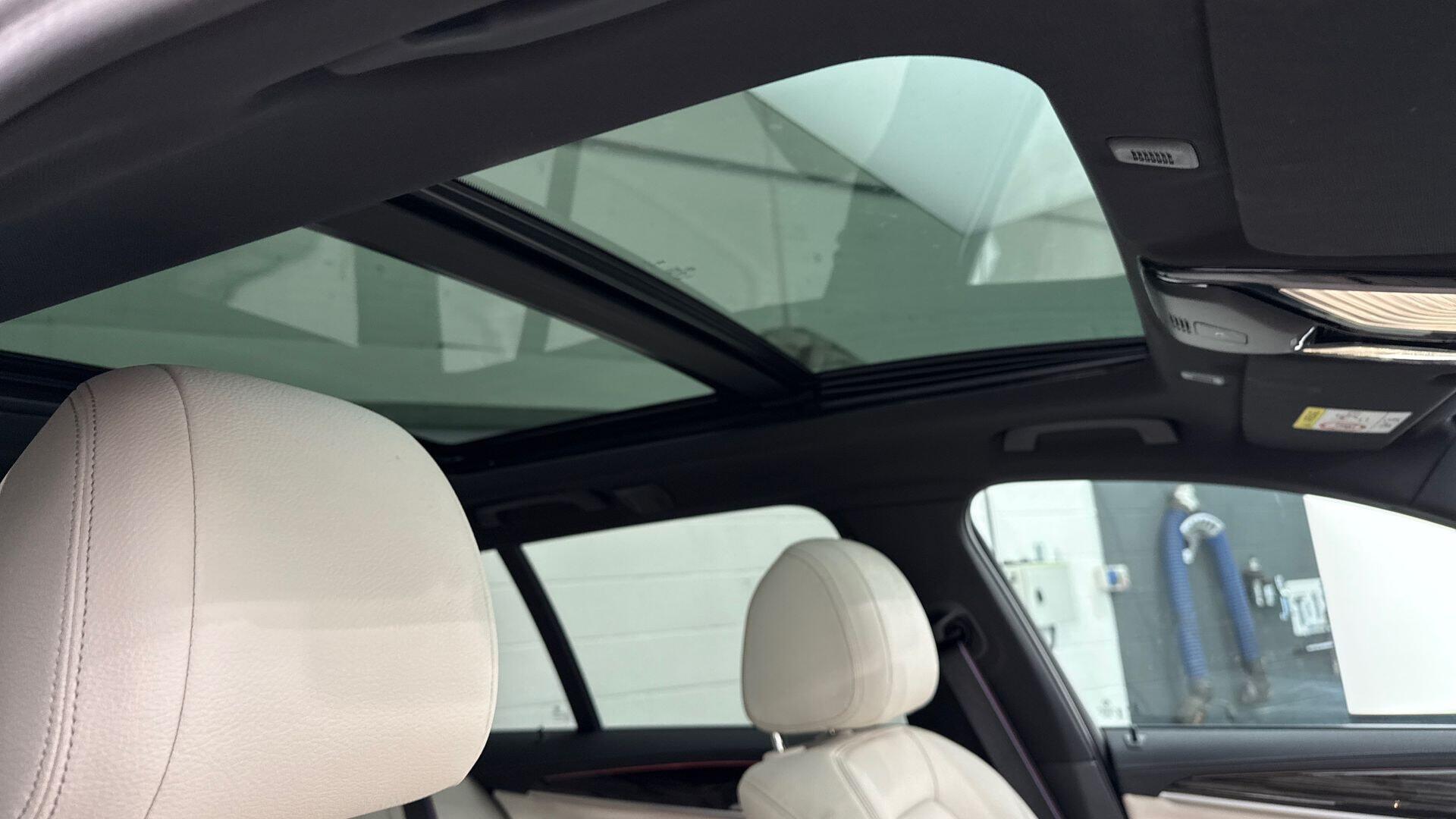 BMW 5 Series view 22