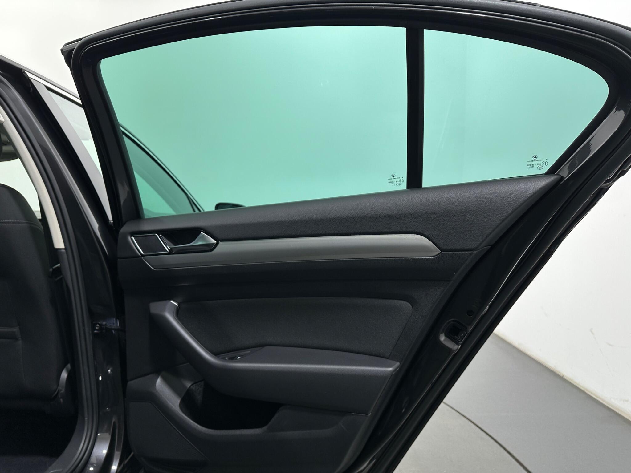 Volkswagen Passat view 43